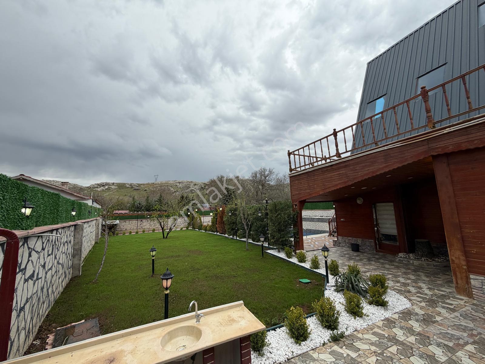Meram Çayırbağı’dan 535 M² Bahçe İçinde 130 M² 3+1 Bungalov Havuzlu Ev Yapıkayıt Belgesi Vardır - Görsel 34