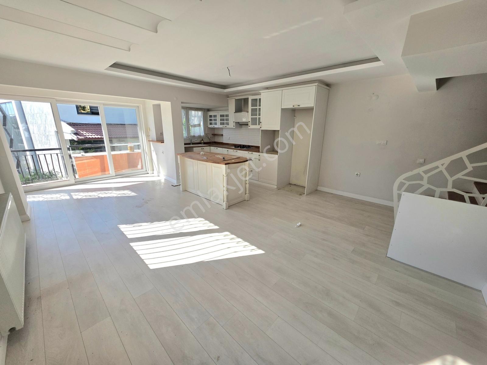 Kuşadası Marina Bölgesinde Kiralık Oturuma Hazır Villa - Görsel 20