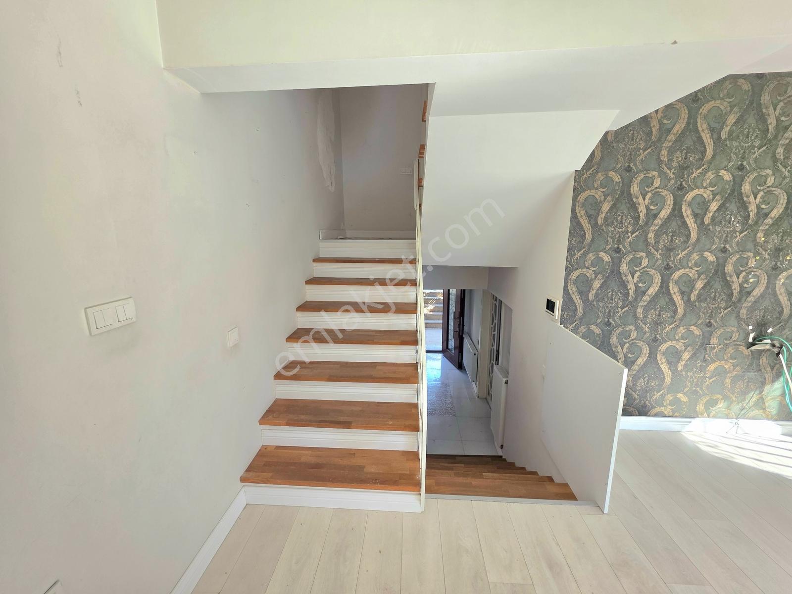 Kuşadası Marina Bölgesinde Kiralık Oturuma Hazır Villa - Görsel 8