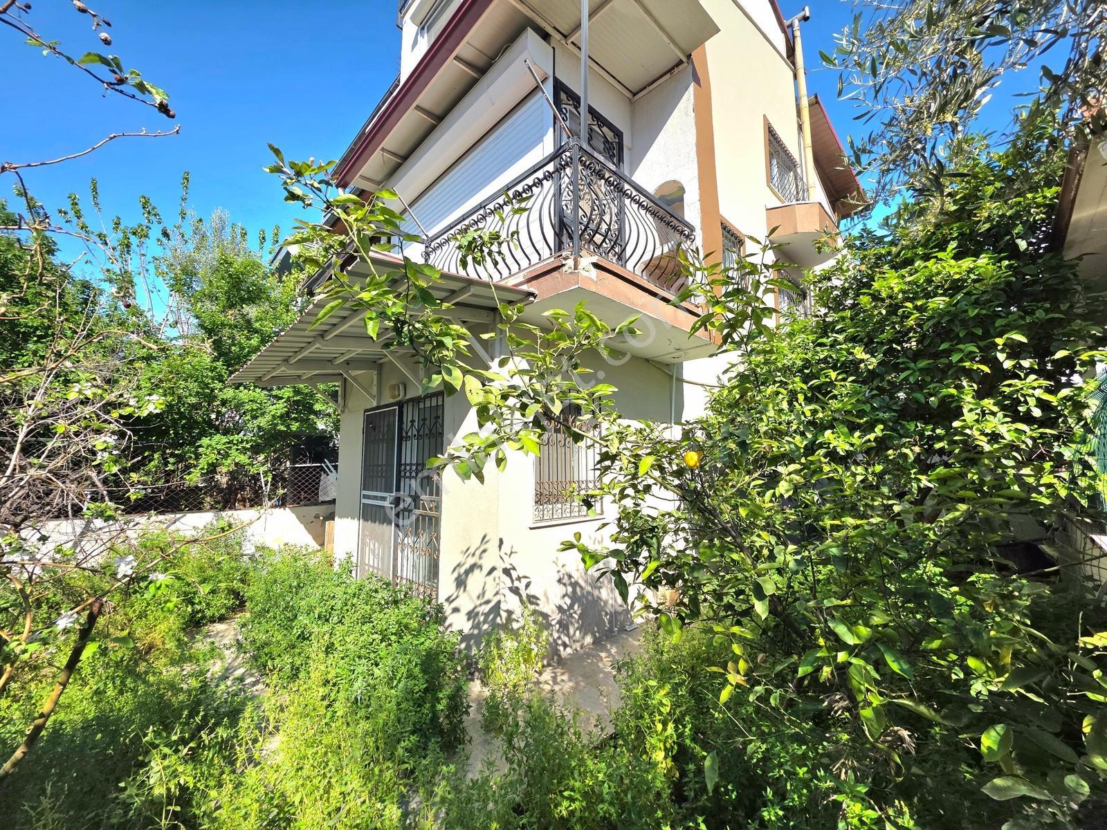Kuşadası Marina Bölgesinde Kiralık Oturuma Hazır Villa - Görsel 32