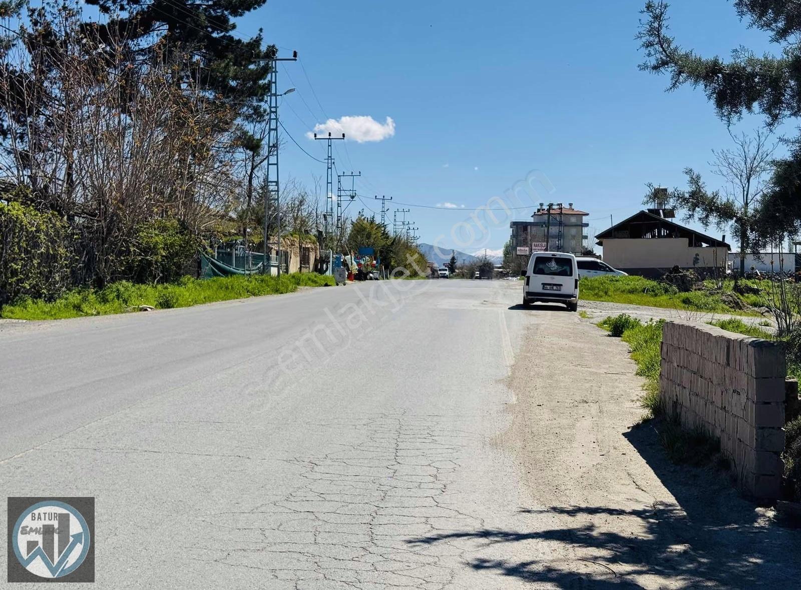 Batur Gayrimenkul'den Dilek Anayolunda Satılık Ticari Arsa