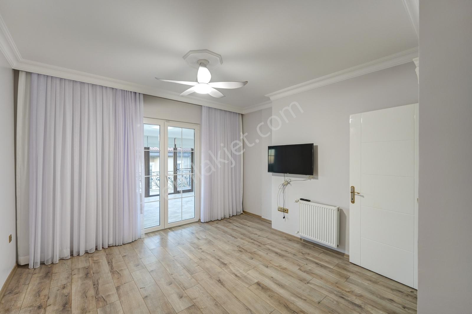 Remax Anka'dan İmrenli Fırtına Sitesinde Satılık Lüx Villa - Görsel 16