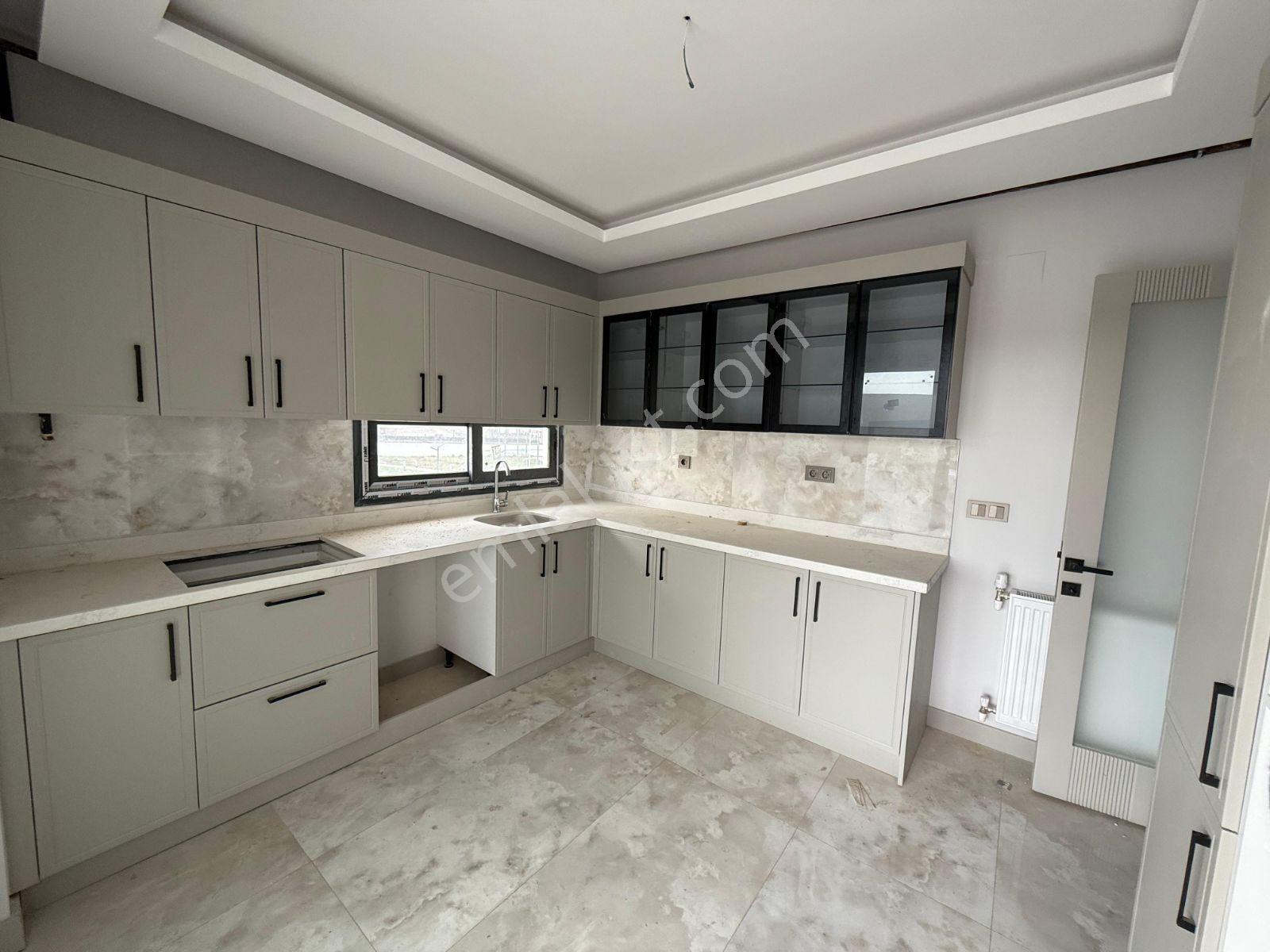 İz'den Esentepe'de Güvenlikli Site İçi 3+1 Kapalı M. Daire