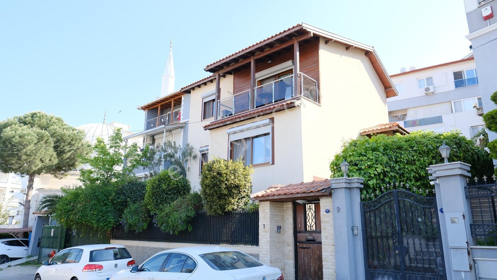 Turpa Balçovadan İş Bankası Evlerinde Satılık 3+1 Villa