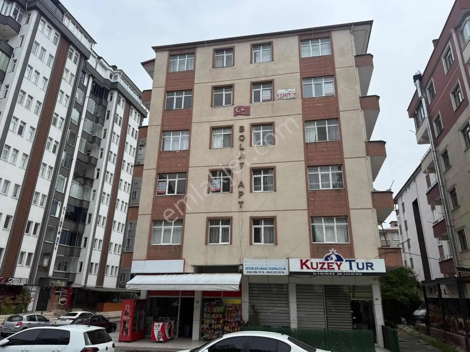 Yağmur Emlak'tan Satılık Cadde Cephe Ara Kat 2+1 Daire