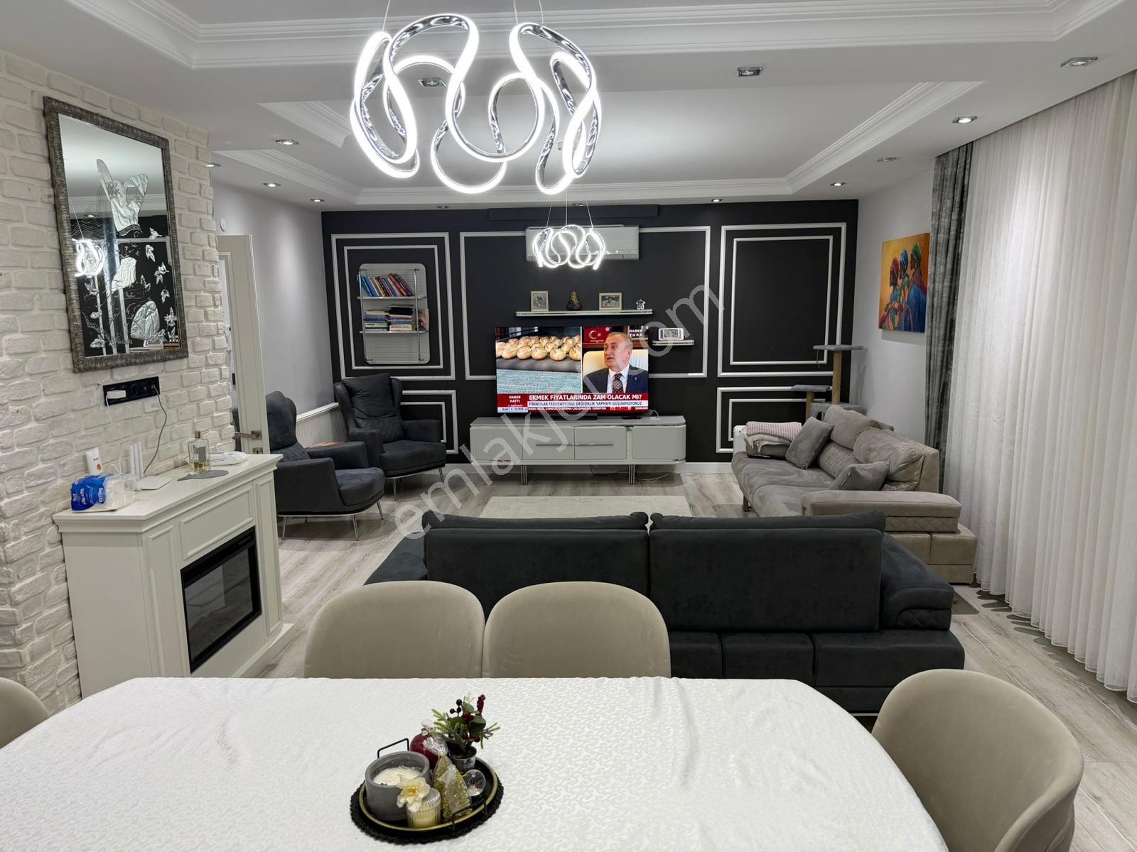 Site İçi Lüks Kendine Ait Otoparklı Ve Bahçe Kullanımlı Villa - Görsel 5