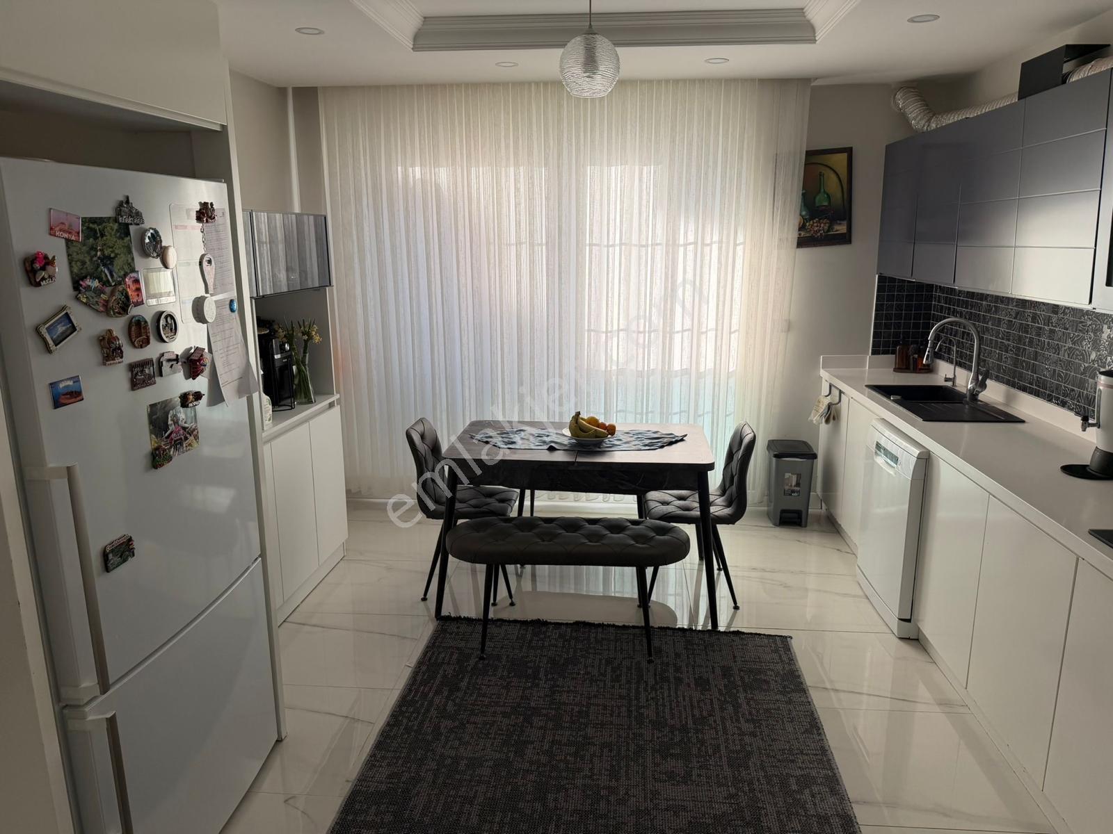 Site İçi Lüks Kendine Ait Otoparklı Ve Bahçe Kullanımlı Villa - Görsel 3