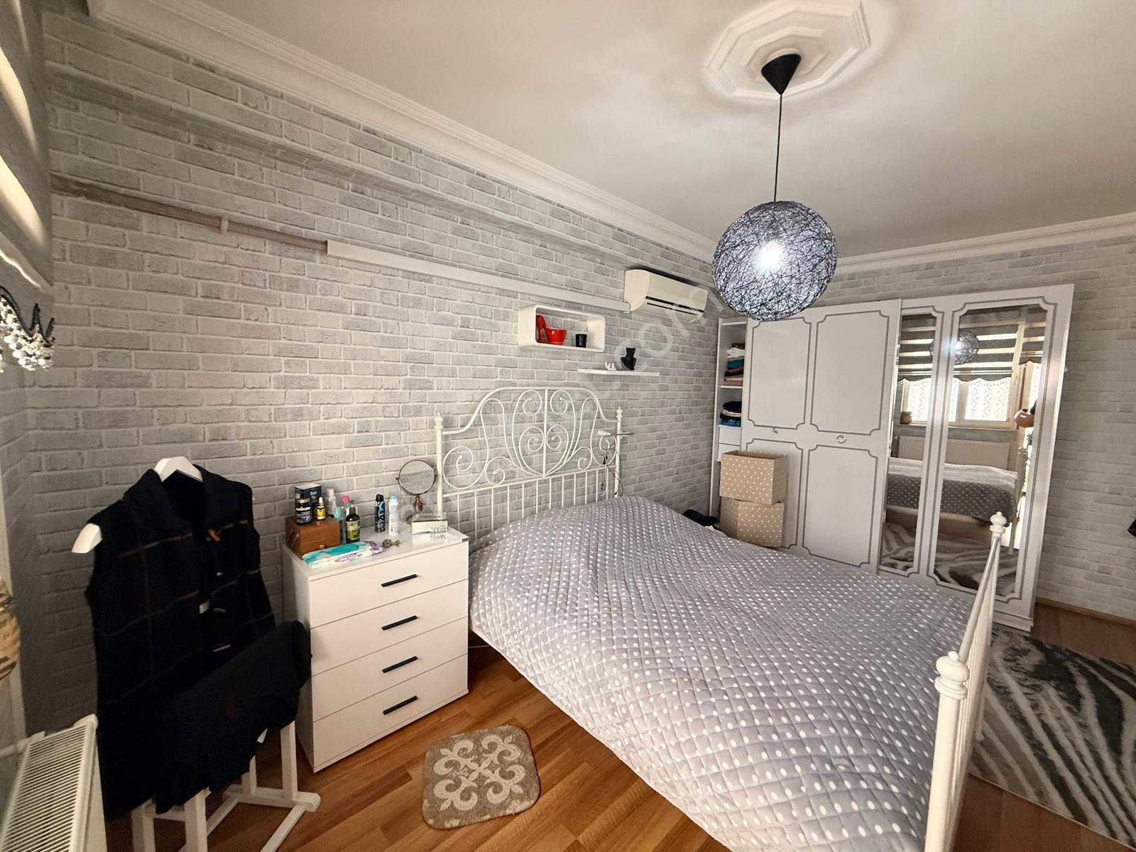 Doğalgaz Kombili, Geniş, Masrafsız, Özel Teraslı Daire - Görsel 9