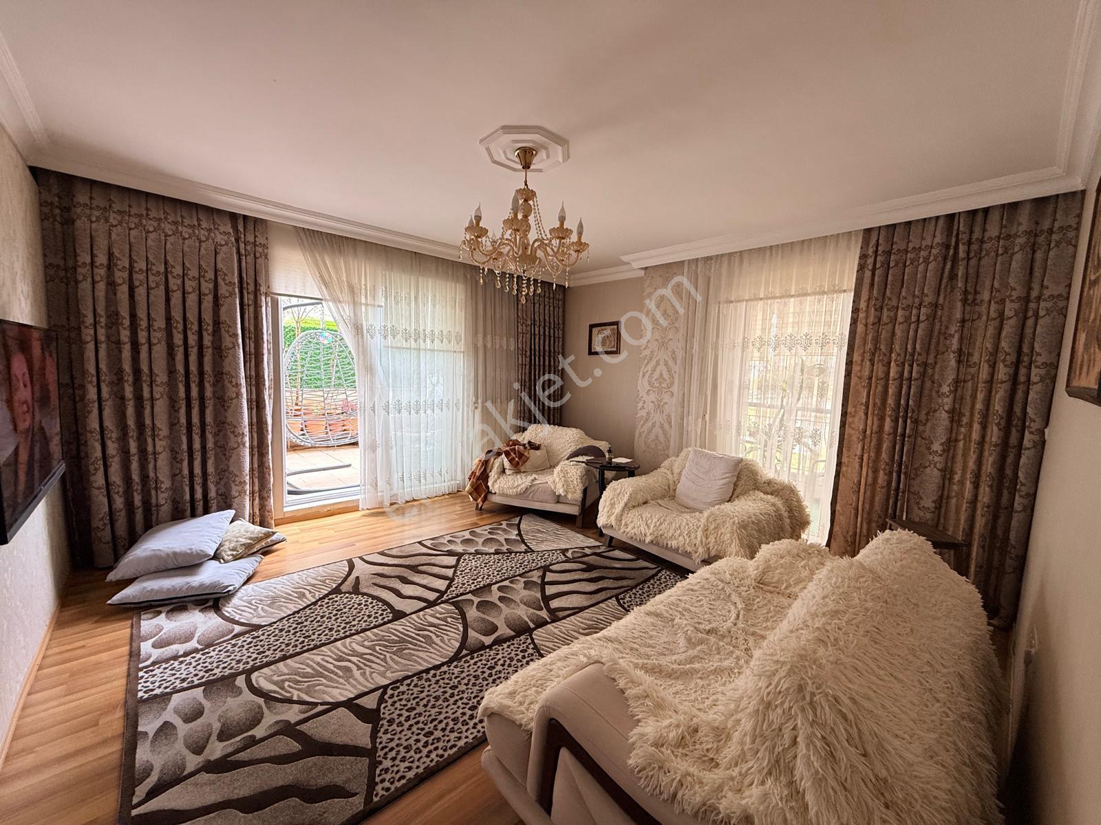 Doğalgaz Kombili, Geniş, Masrafsız, Özel Teraslı Daire