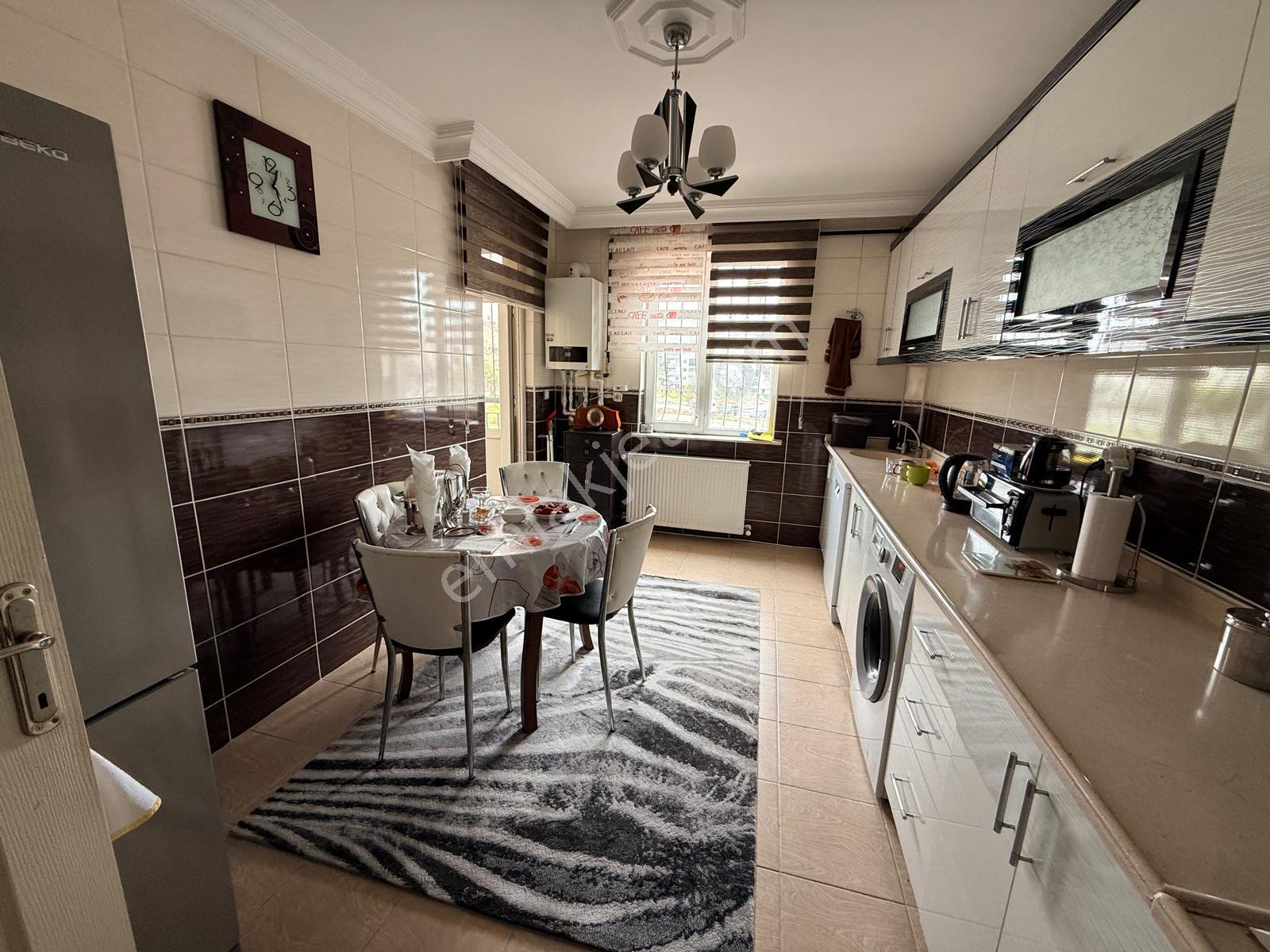 Doğalgaz Kombili, Geniş, Masrafsız, Özel Teraslı Daire - Görsel 4