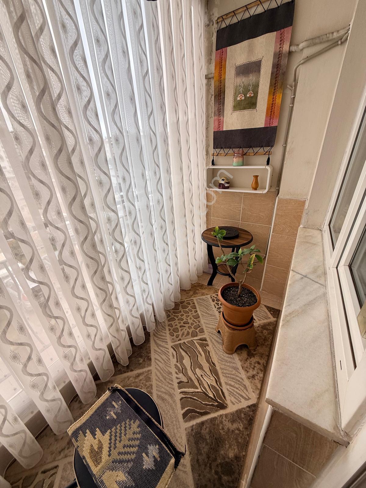 Doğalgaz Kombili, Geniş, Masrafsız, Özel Teraslı Daire - Görsel 13