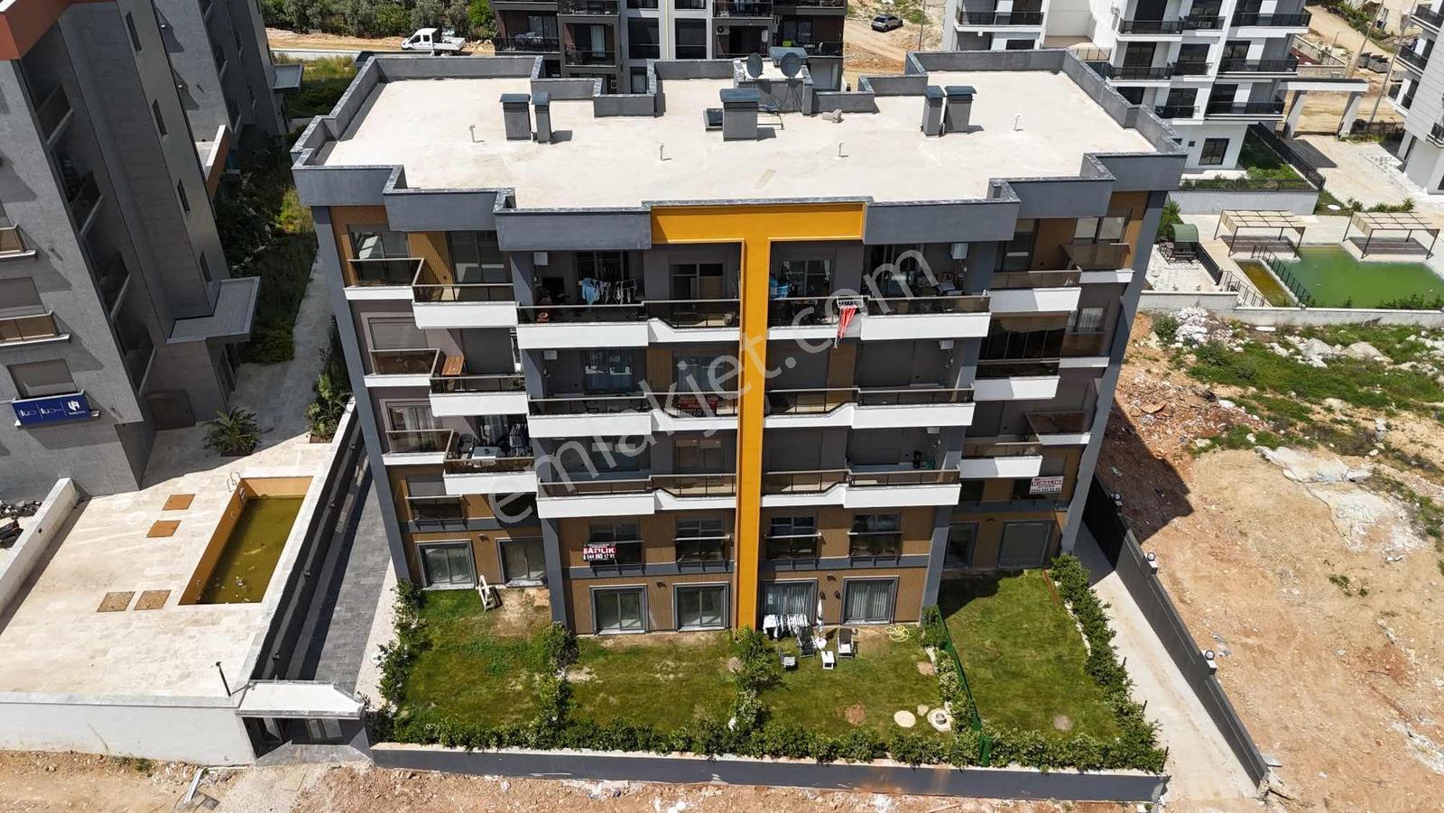 Altıntaş' Ta Havuzlu Lüks 1+1 Satılık Daire