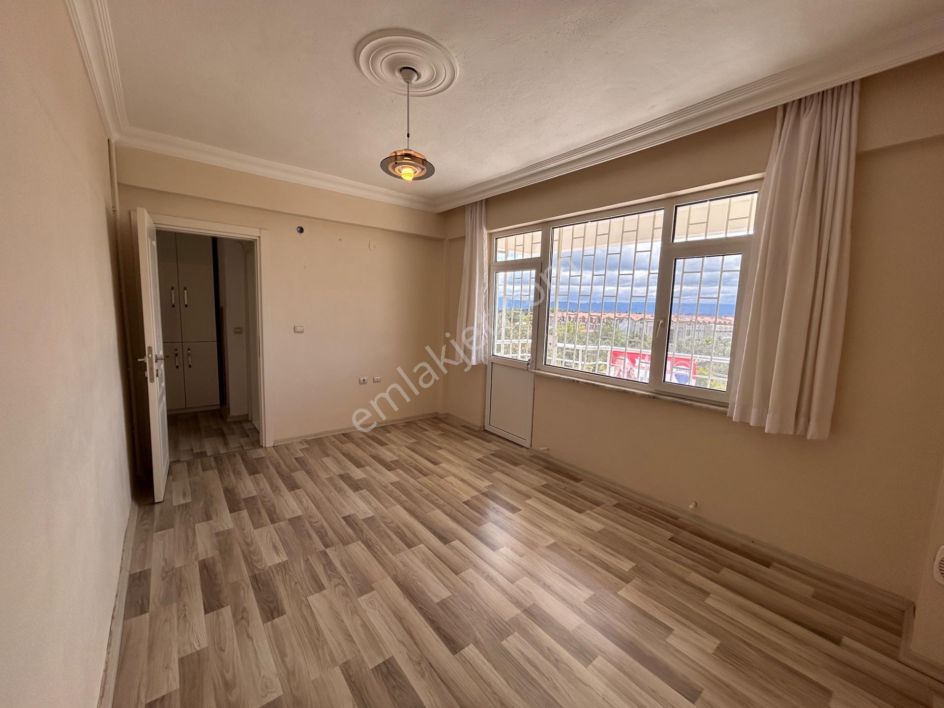Güre’de 3+1 Kiralık Tripleks Villa - Görsel 13