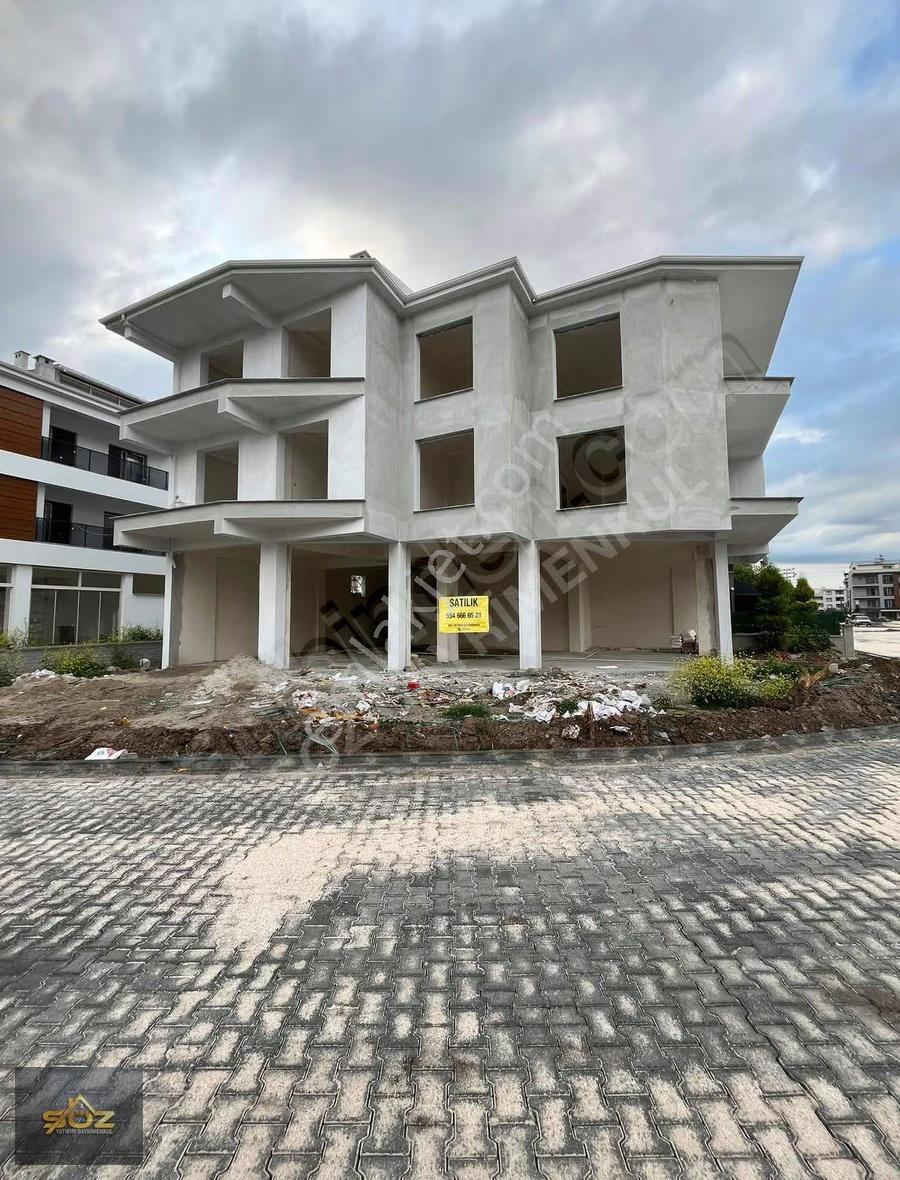 Reşatbey Mh. Cadde Üzerinde 180m2 Satılık Köşe Dükkan