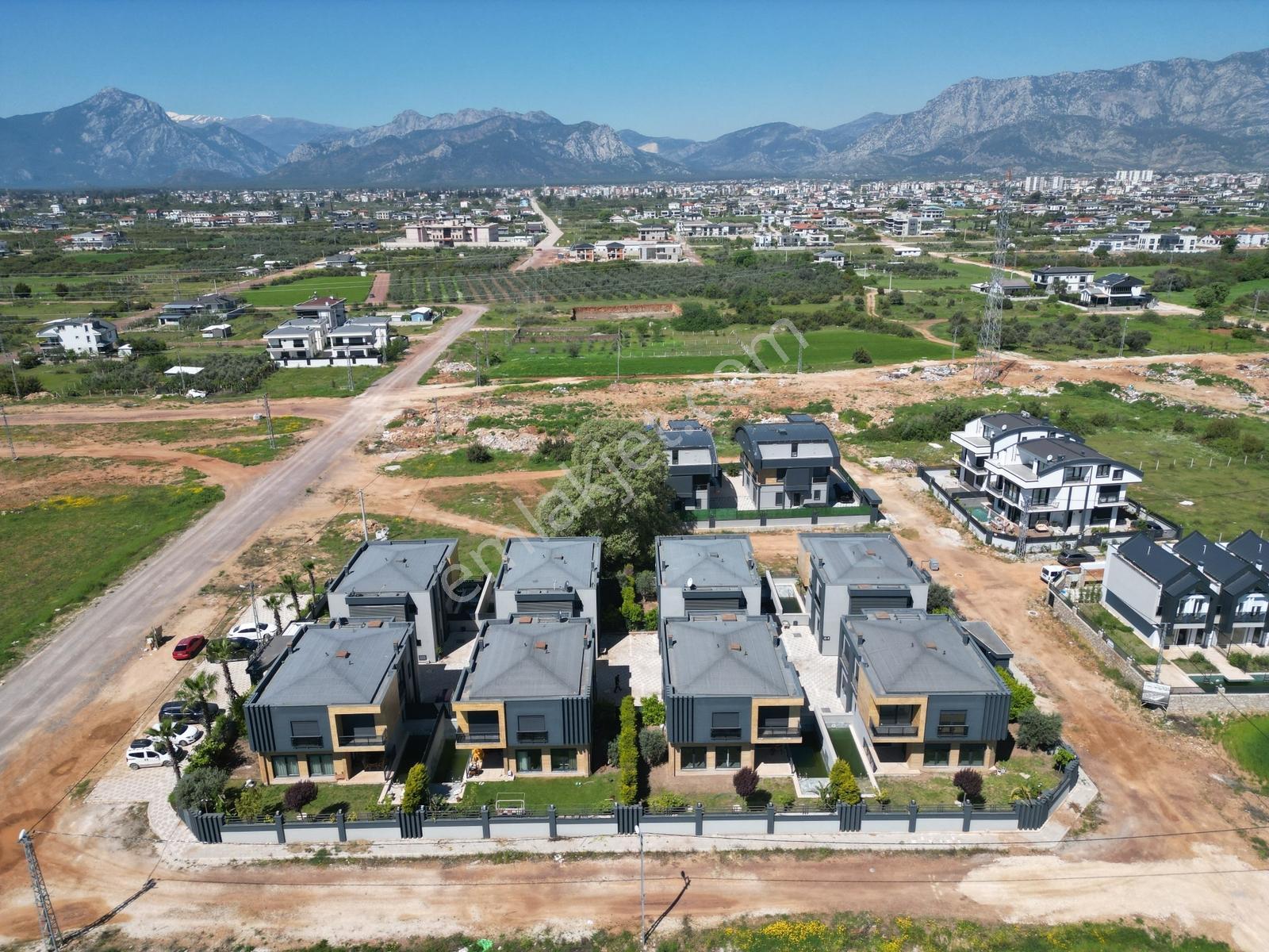 Altınkale'de Site İçinde Satılık Havuzlu Müstakil 5+1 Villalar - Görsel 2