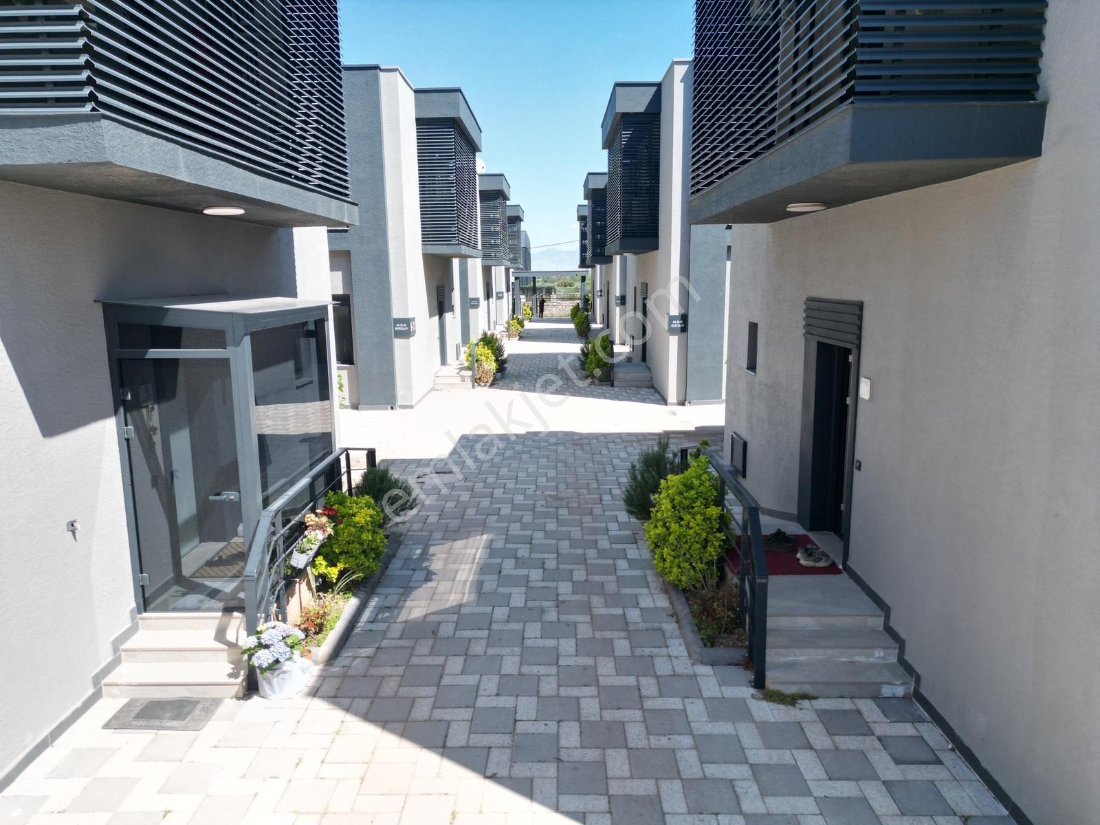 Altınkale'de Site İçinde Satılık Havuzlu Müstakil 5+1 Villalar - Görsel 12