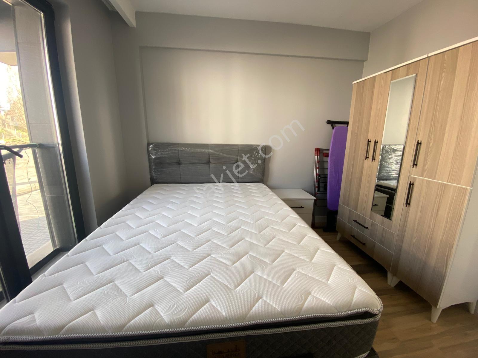Alaçatı'dan İncek'te Bulvara 50 M Sıfır Eşyalı 1+1 Kiralık - Görsel 31