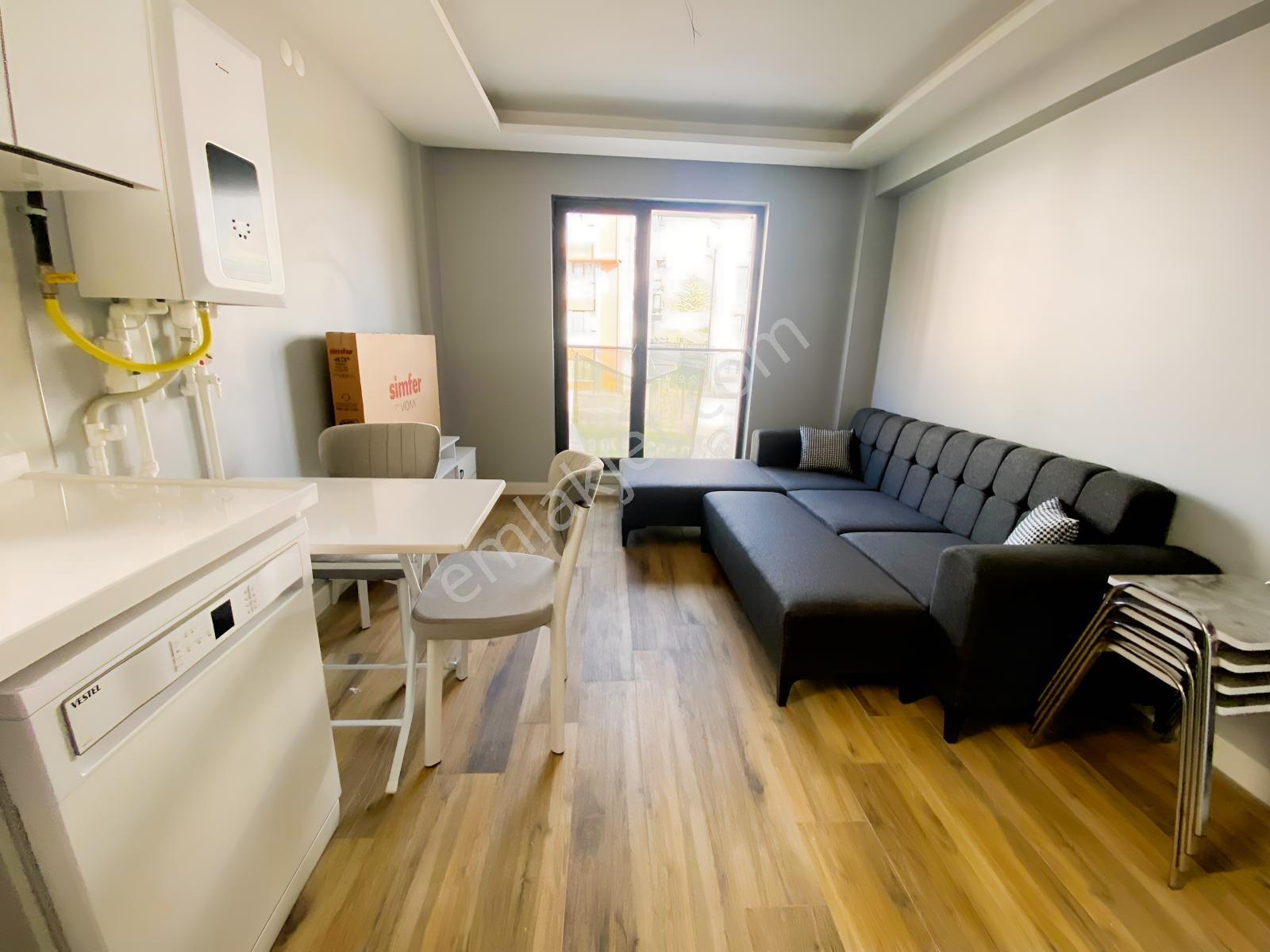 Alaçatı'dan İncek'te Bulvara 50 M Sıfır Eşyalı 1+1 Kiralık