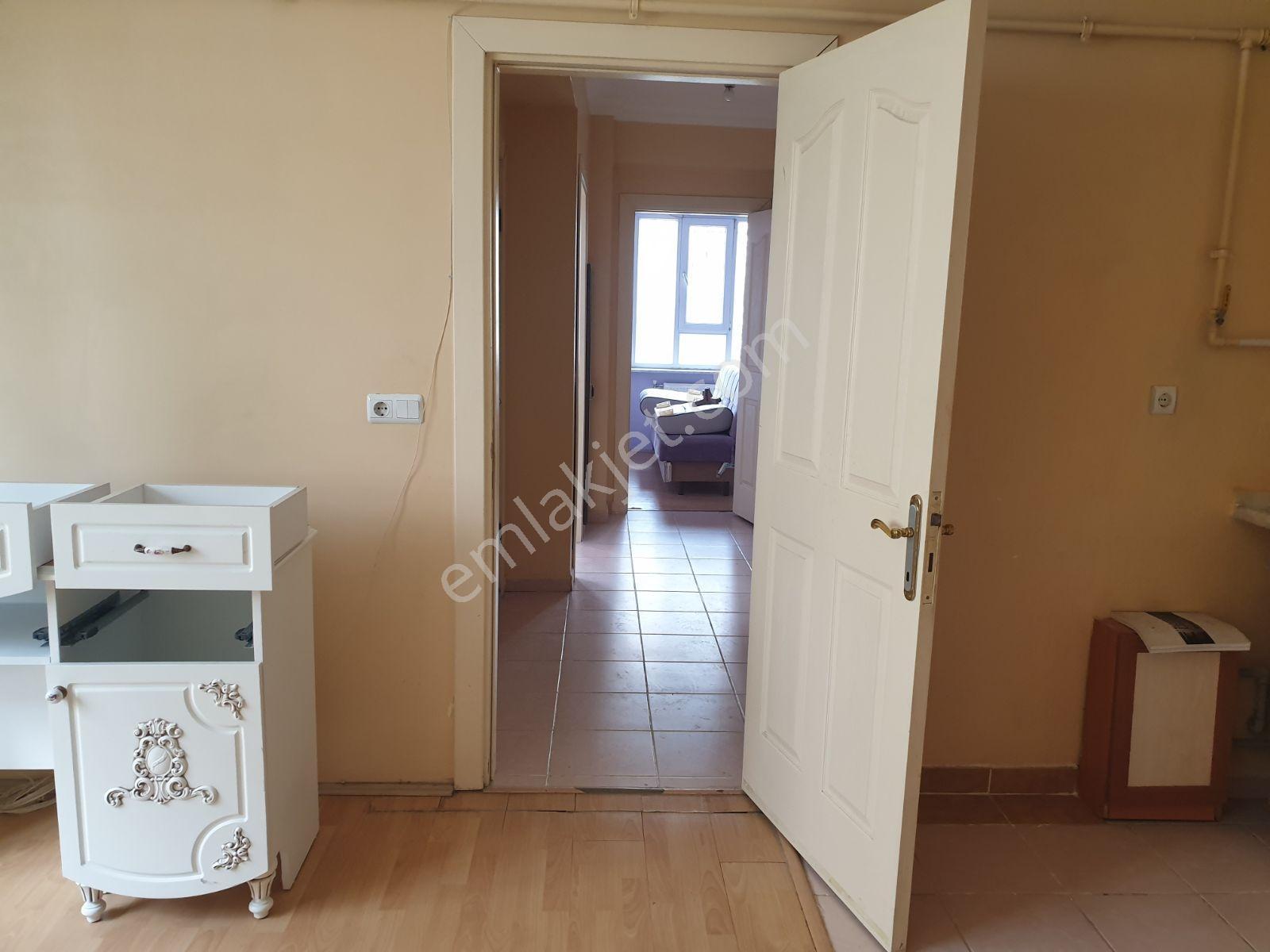 Ogü Tıp Fakültesi Yakını Ünlü Sokak Balkonlu 2+0 Kiralık Daire - Görsel 17