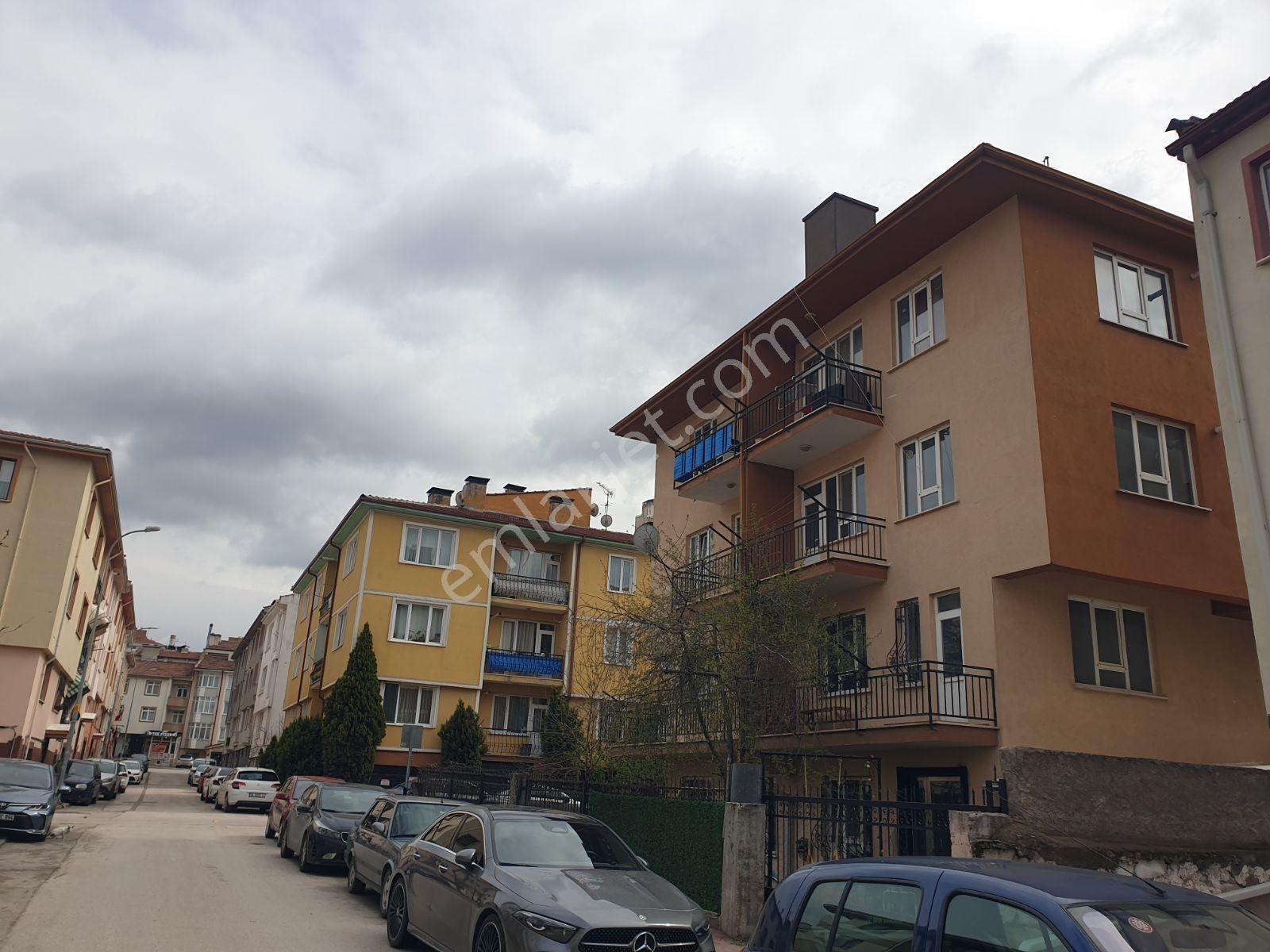Ogü Tıp Fakültesi Yakını Ünlü Sokak Balkonlu 2+0 Kiralık Daire - Görsel 5