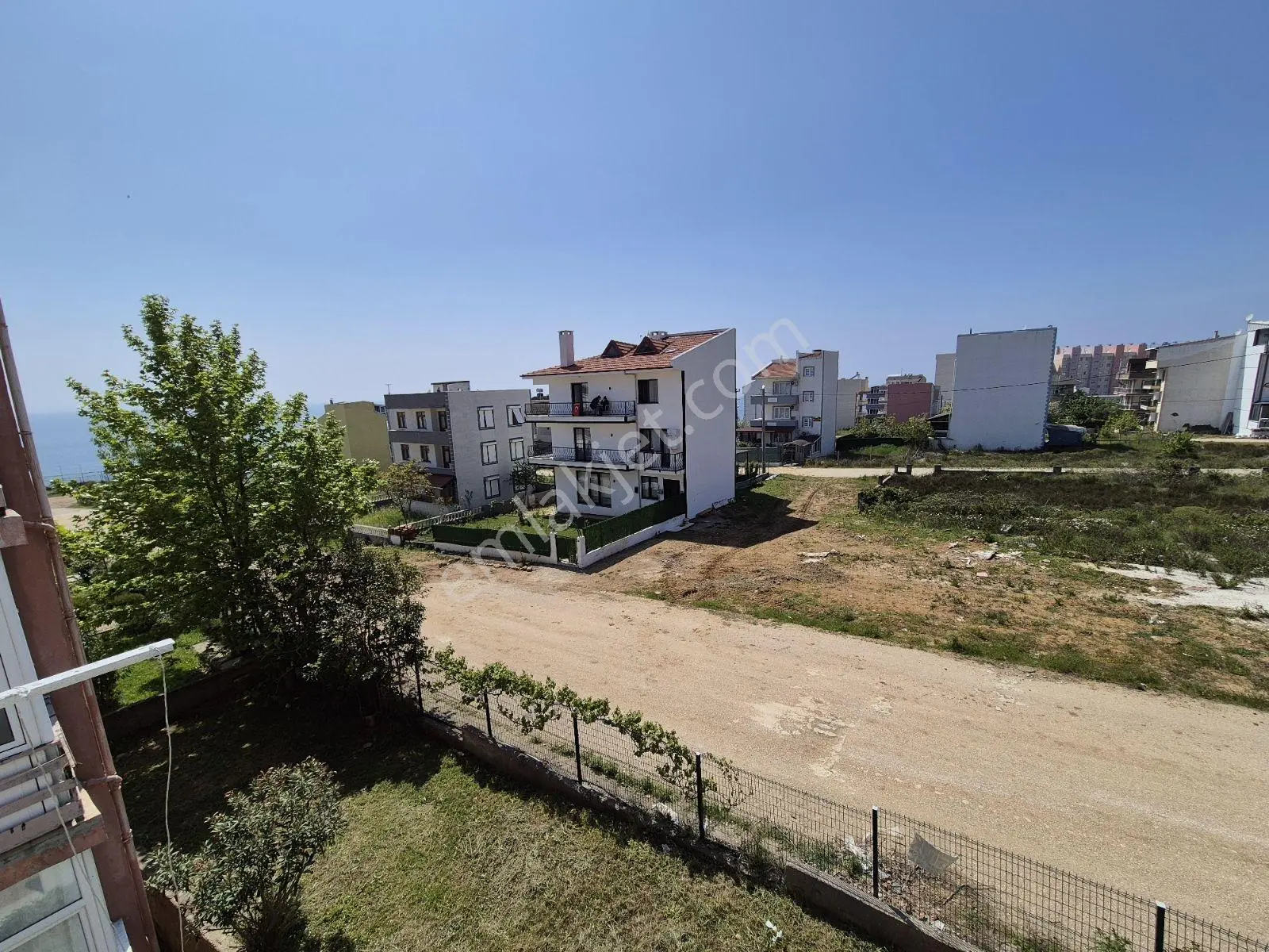 Ay Emlak'tan Denize Komşu Petek Sitesi İçinde 2+1 Açık Daire - Görsel 3