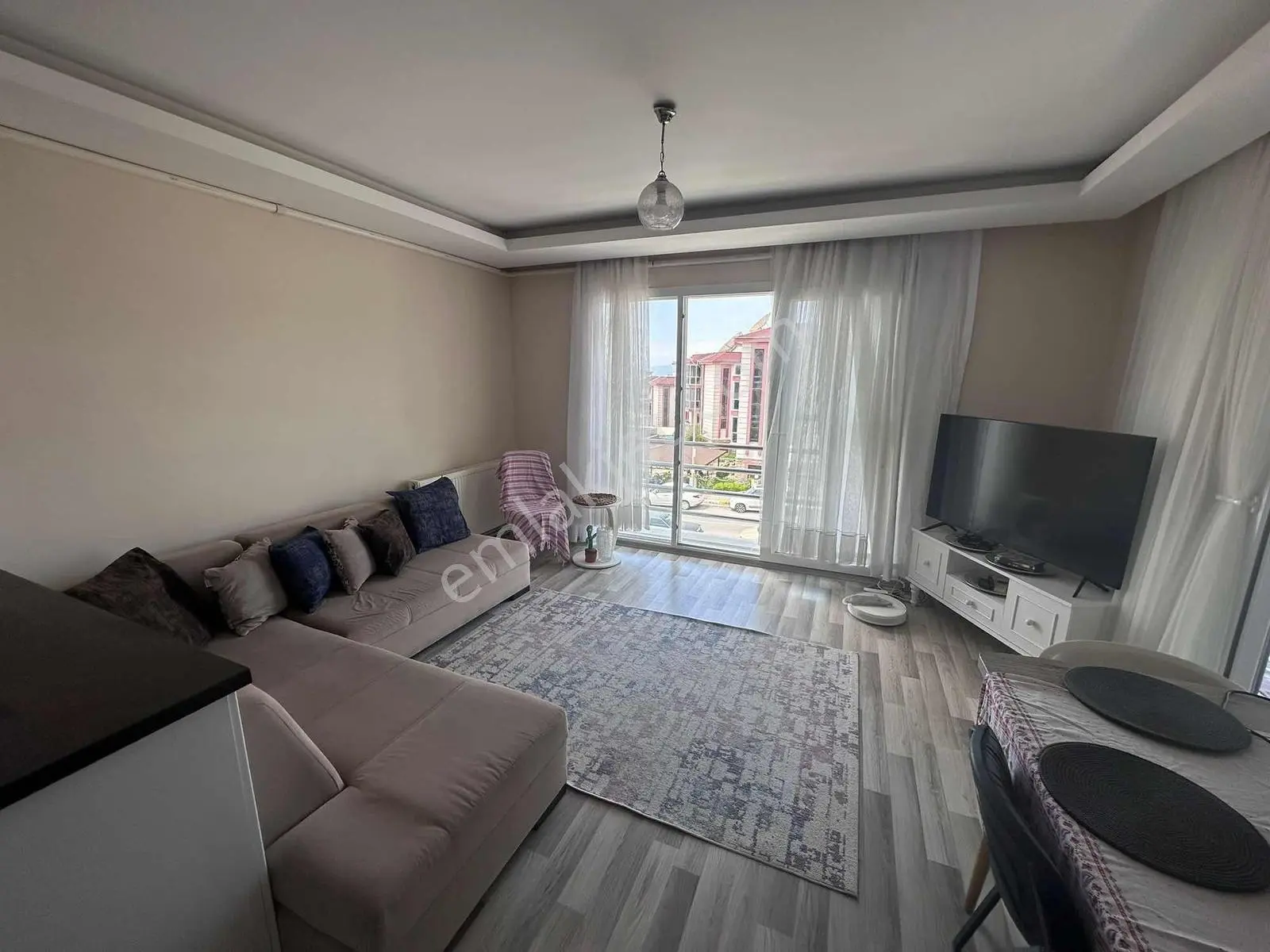 Havuzlu Ve Doğalgazlı Eşyalı Kiralık Daire 2+1 - Görsel 3