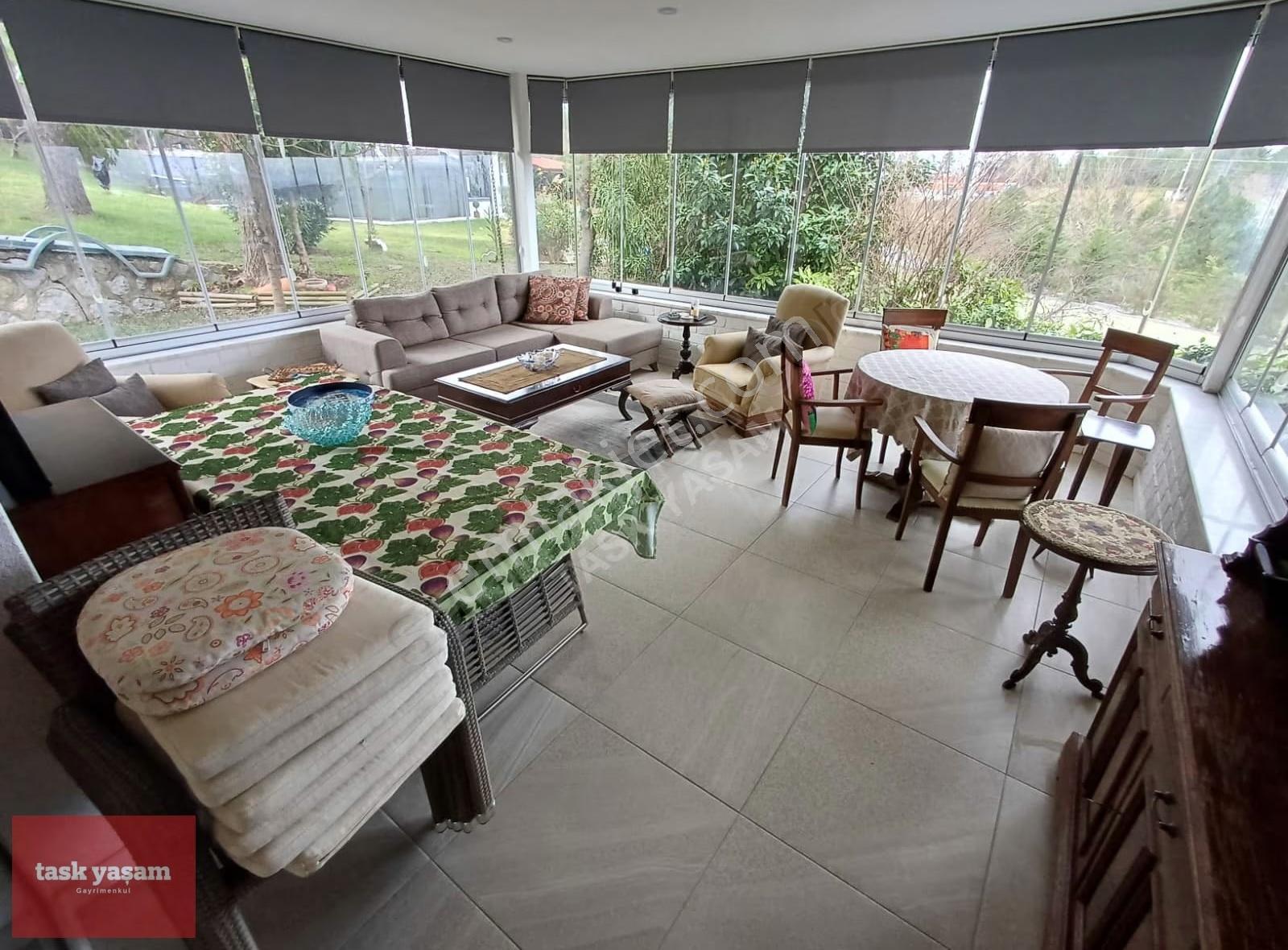 Sapanca'da Site İçi 485m2 Arsa Paylı Satılık Geniş Ferah Villa - Görsel 3
