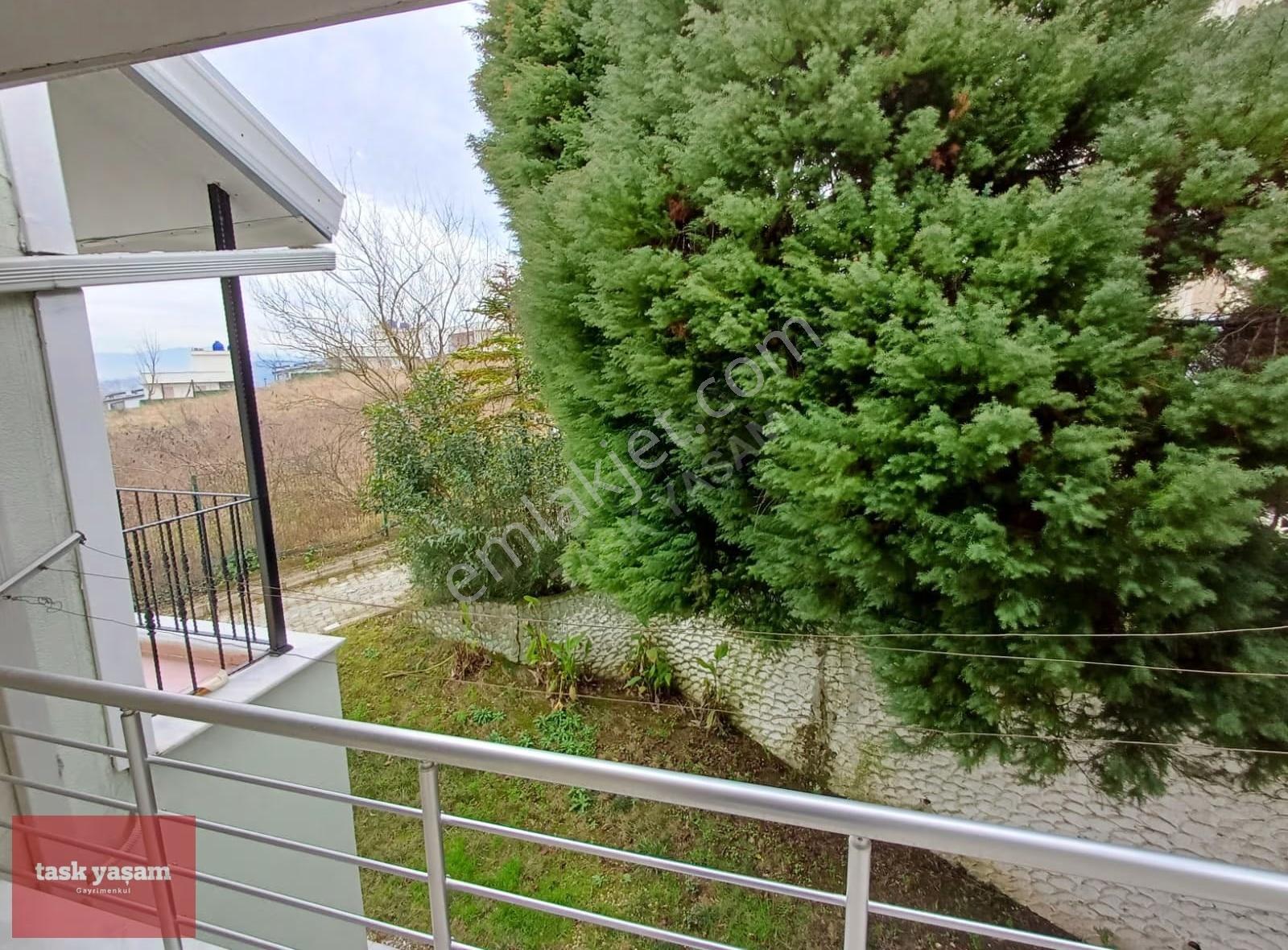 Sapanca'da Site İçi 485m2 Arsa Paylı Satılık Geniş Ferah Villa - Görsel 12