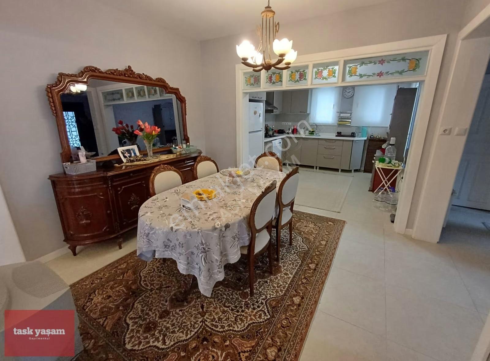 Sapanca'da Site İçi 485m2 Arsa Paylı Satılık Geniş Ferah Villa - Görsel 32