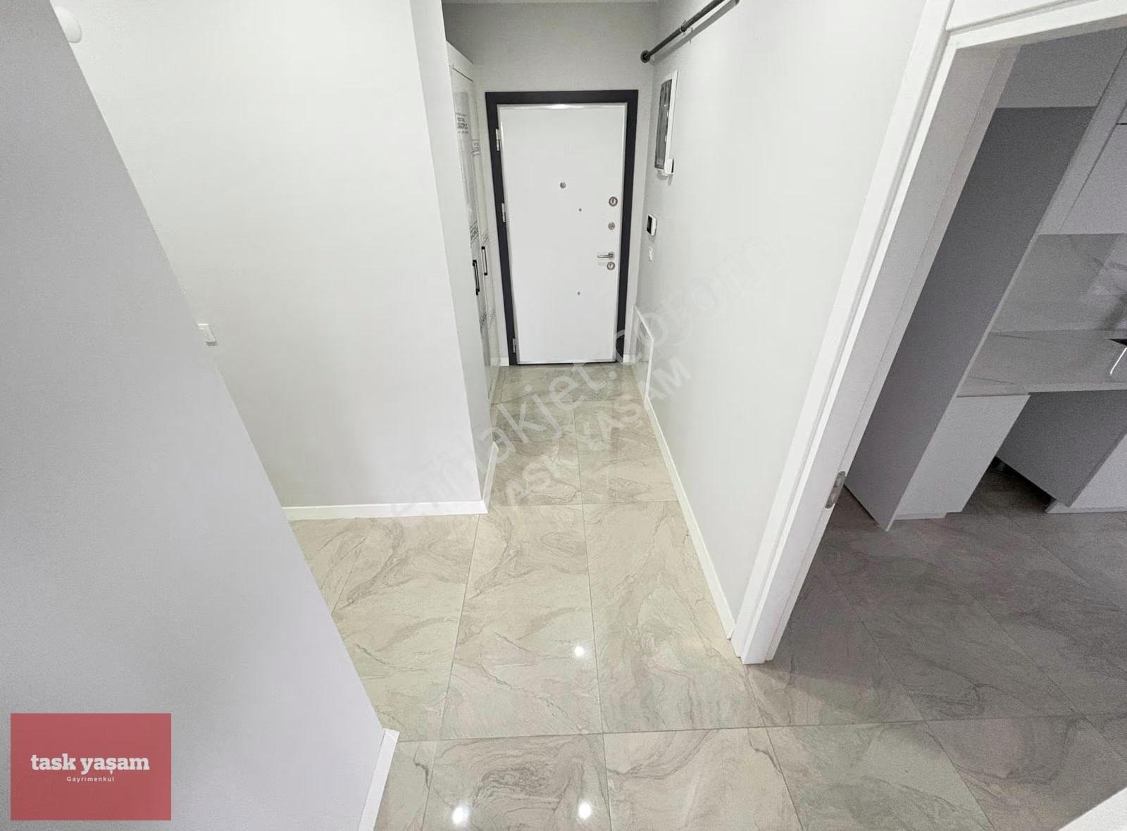 Boydan Yapı Deniz Manzaralı Lüx 3.5+1 Satılık Geniş Daire - Görsel 6