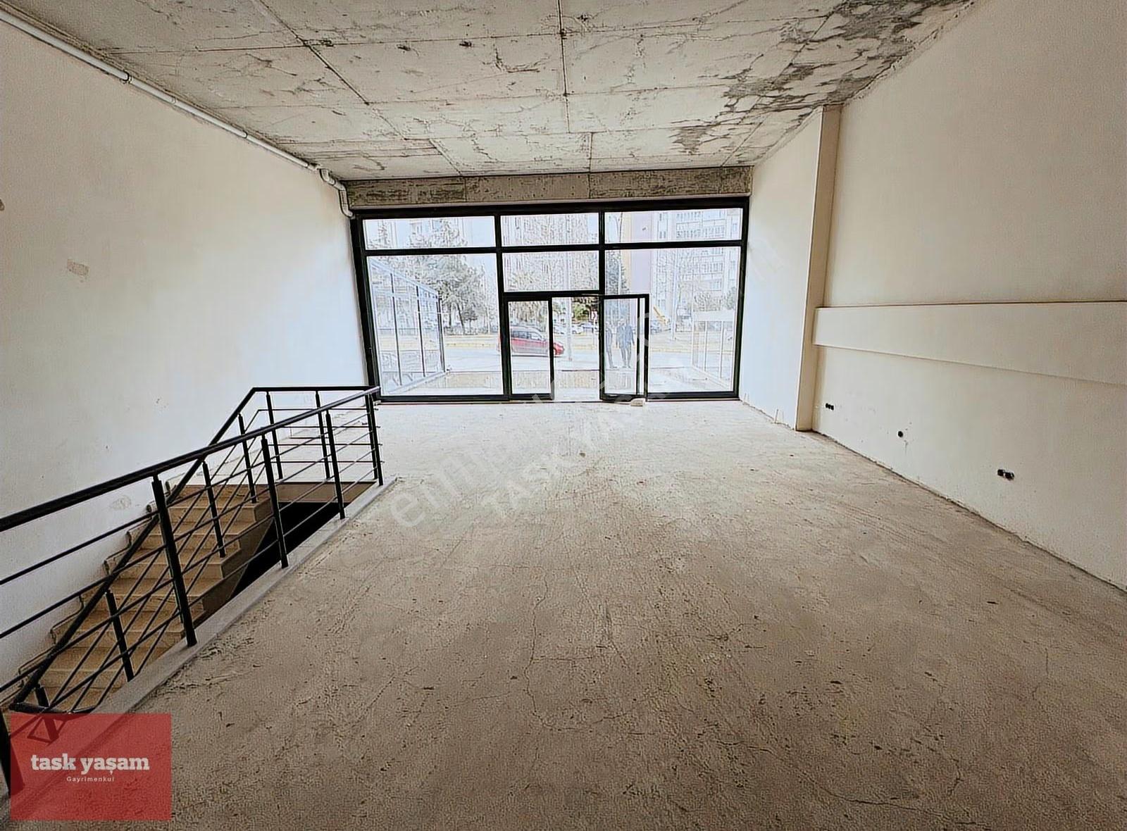 Boydan Yapıda Tabela Değeri Yüksek 2 Katlı 415m2 Kiralık Dükkan - Görsel 5