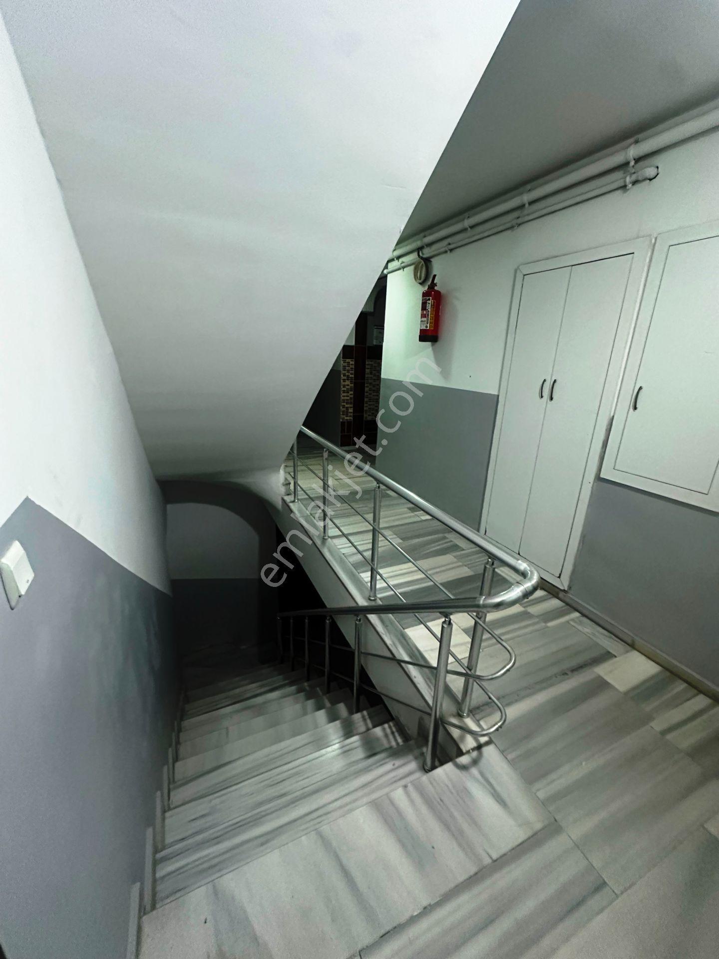 Darıca'da 2011 Yapım İskanlı Site Aydınlık 160m2 Boş Satılık 4+1 - Görsel 31