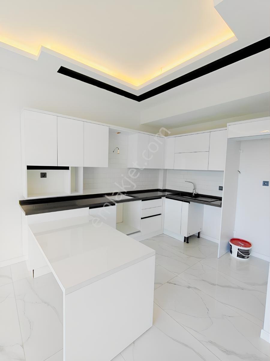 Kuşadası'nda Kapalı Otoparklı Havuzlu Kombili 2+1 Lüks Daire - Görsel 18