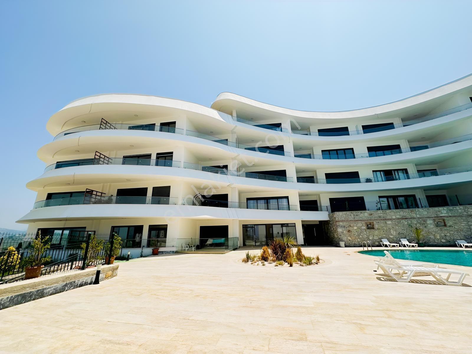 Kuşadası'nda Kapalı Otoparklı Havuzlu Kombili 2+1 Lüks Daire - Görsel 2