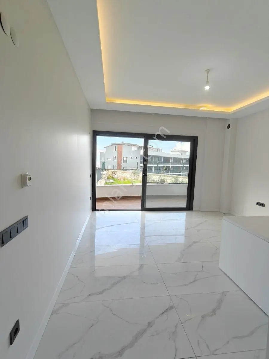 Kuşadası'nda Kapalı Otoparklı Havuzlu Kombili 2+1 Lüks Daire - Görsel 14