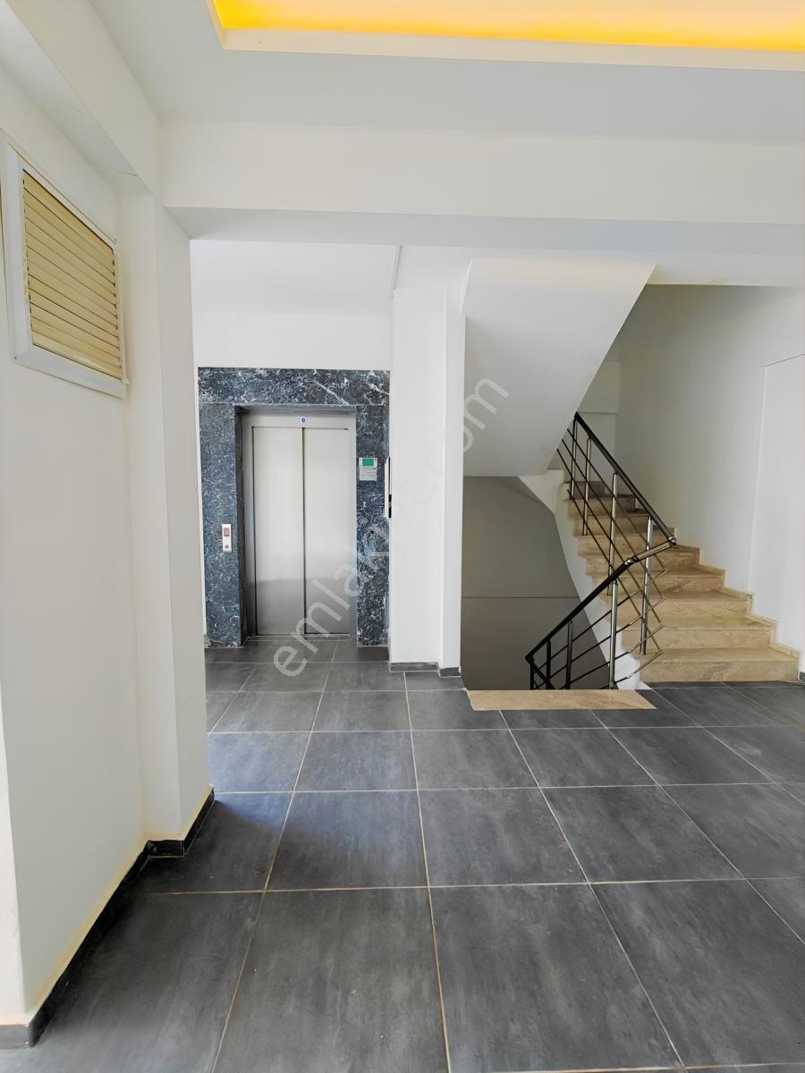 Kuşadası'nda Kapalı Otoparklı Havuzlu Kombili 2+1 Lüks Daire - Görsel 4