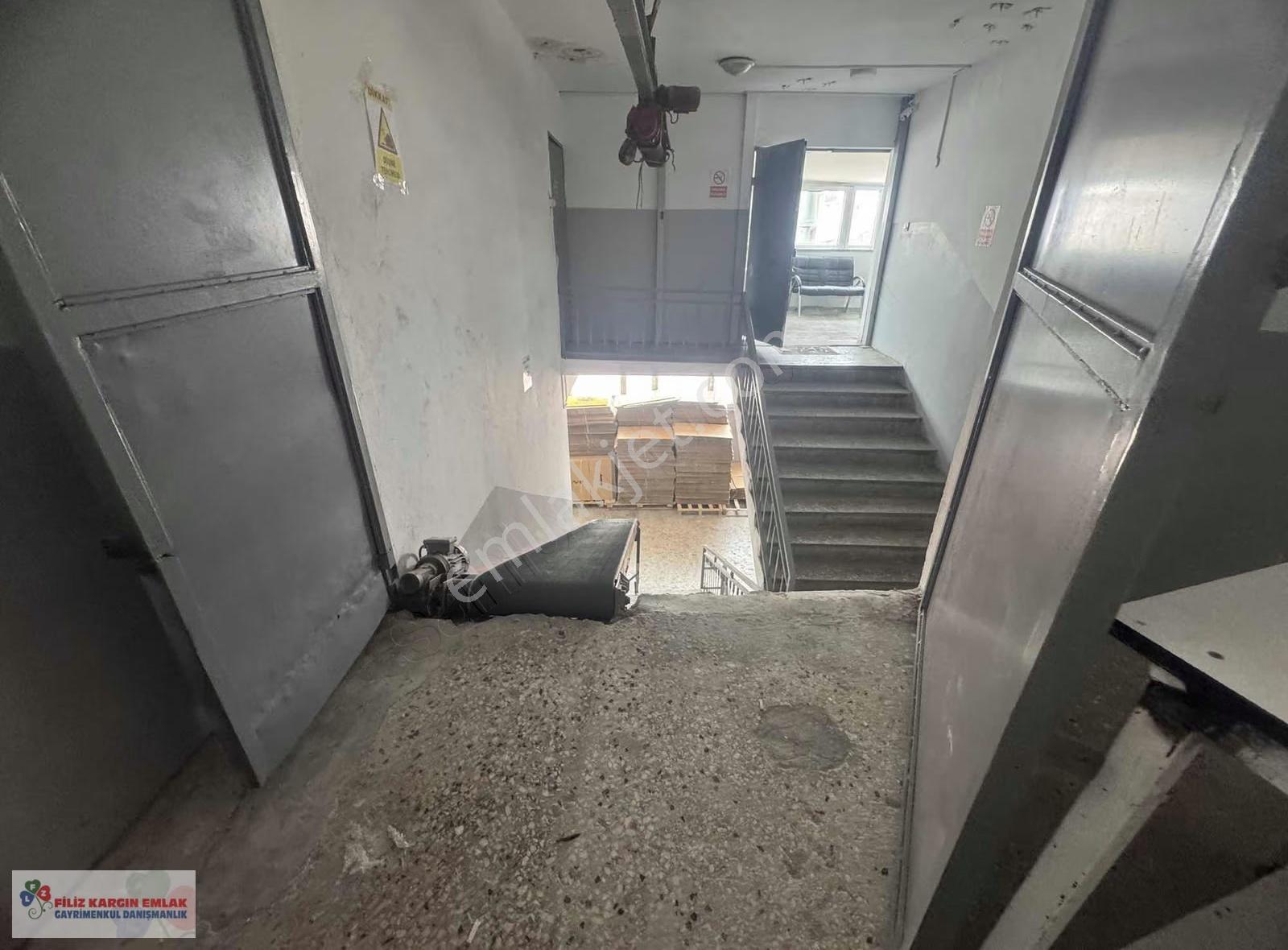 Filiz Emlaktan Bağcılar Merkez Mah.550m2 Asansörlü Kiralık Depo - Görsel 16