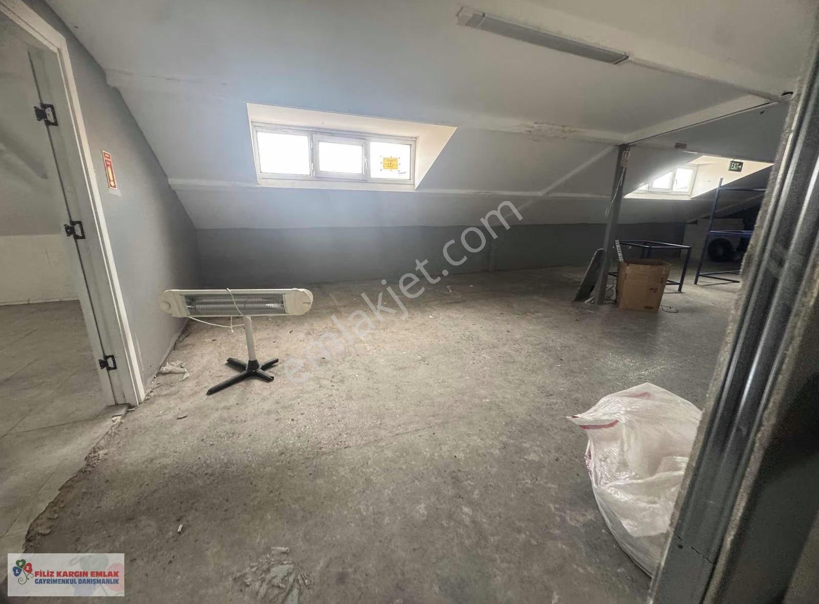 Filiz Emlaktan Bağcılar Merkez Mah.550m2 Asansörlü Kiralık Depo - Görsel 3