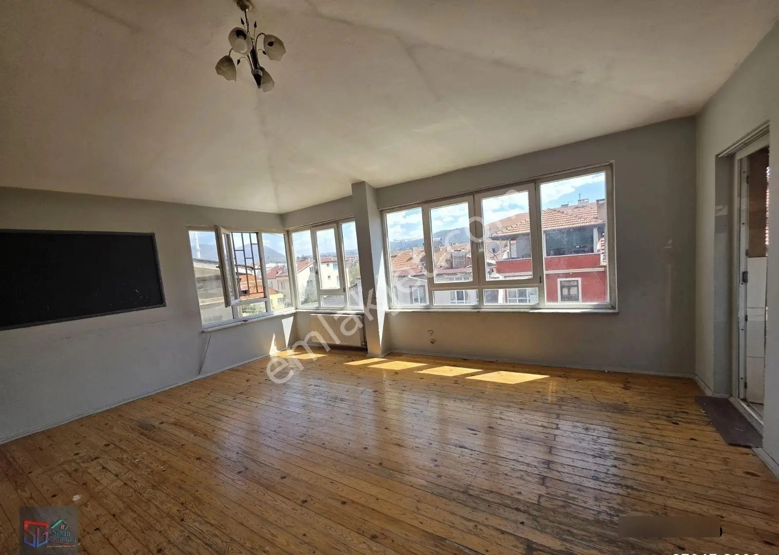 Eskişehir Bağlarında Satılık 3 Katlı Bina