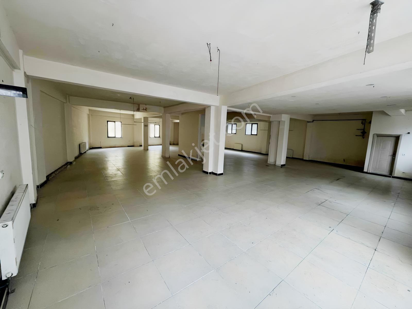 Taşoluk' Da Cadde Üzeri Düz Giriş 300 M2 Kiralık Dükkan Fırsatı - Görsel 11