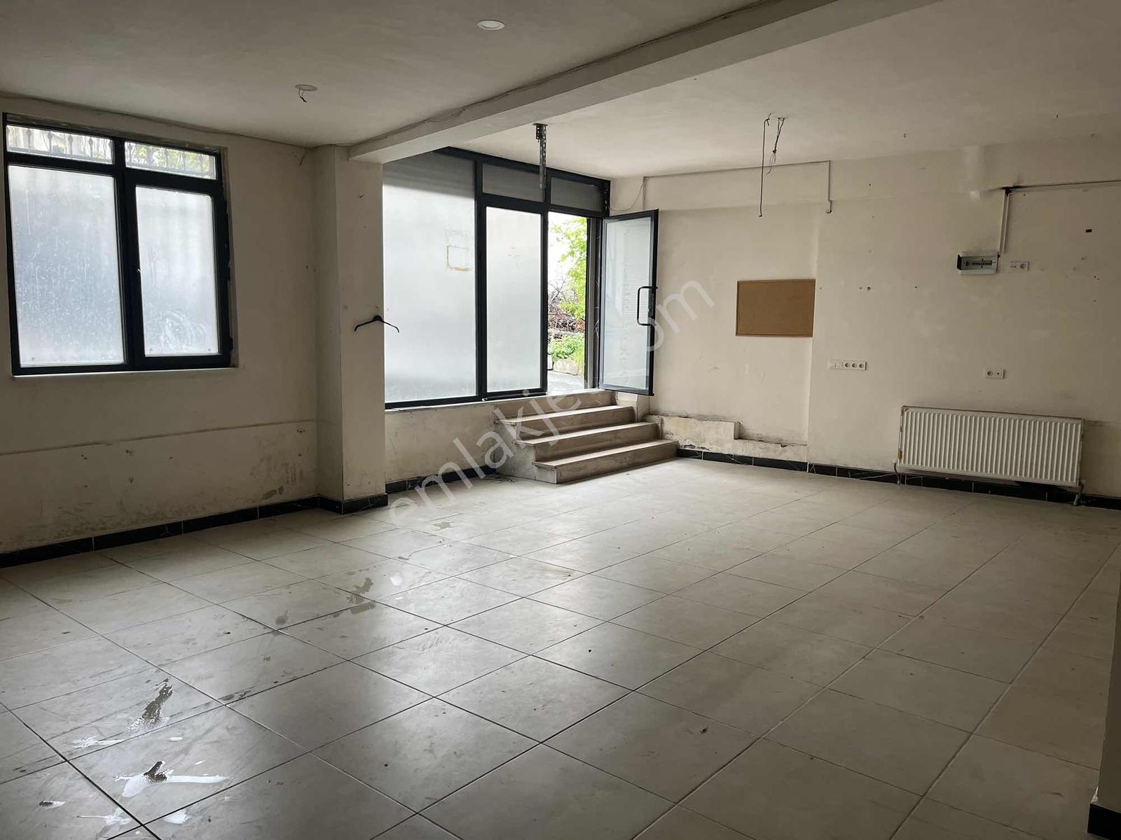 Taşoluk' Da Cadde Üzeri Düz Giriş 300 M2 Kiralık Dükkan Fırsatı - Görsel 3