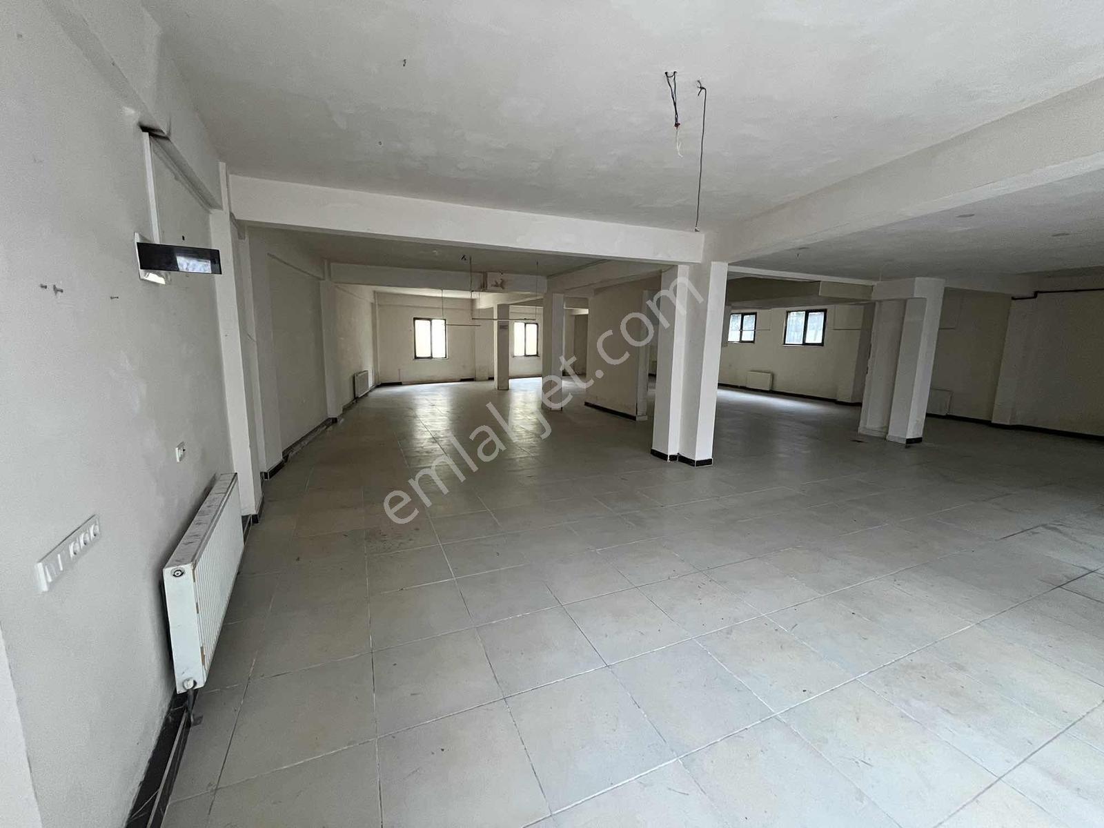 Taşoluk' Da Cadde Üzeri Düz Giriş 300 M2 Kiralık Dükkan Fırsatı - Görsel 5