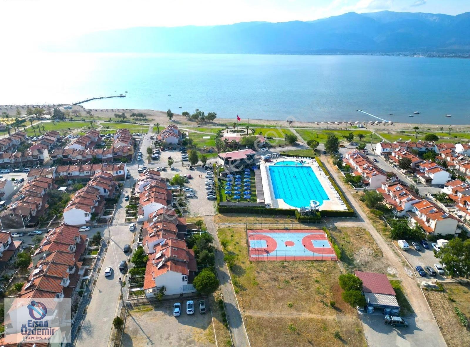 Ersan Özdemirden Burhaniye De Orjan Sitesinde Denize Sıfır Villa - Görsel 9