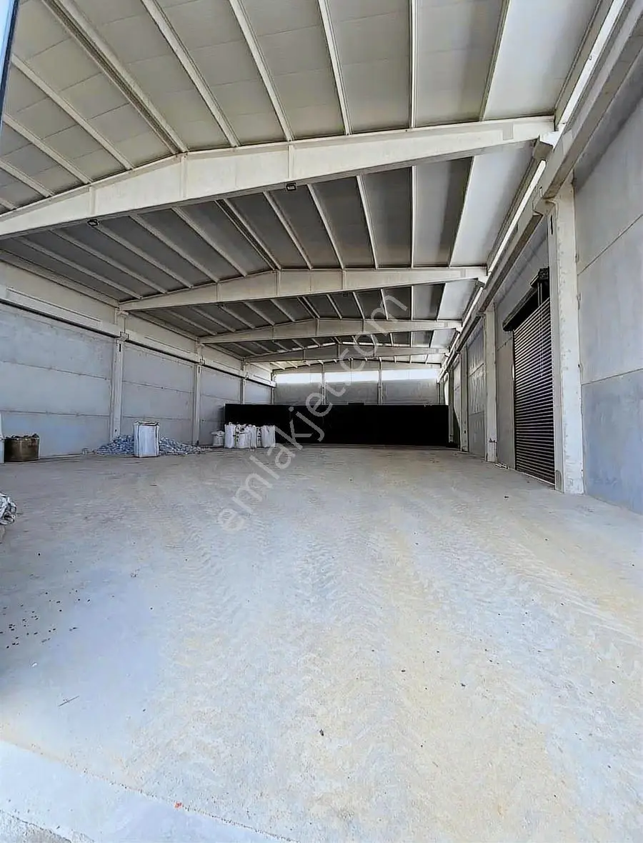 Sanayi Sitesi'nde 1200 Metre Kaplı Ticaret Dükkan Kiralık - Görsel 4