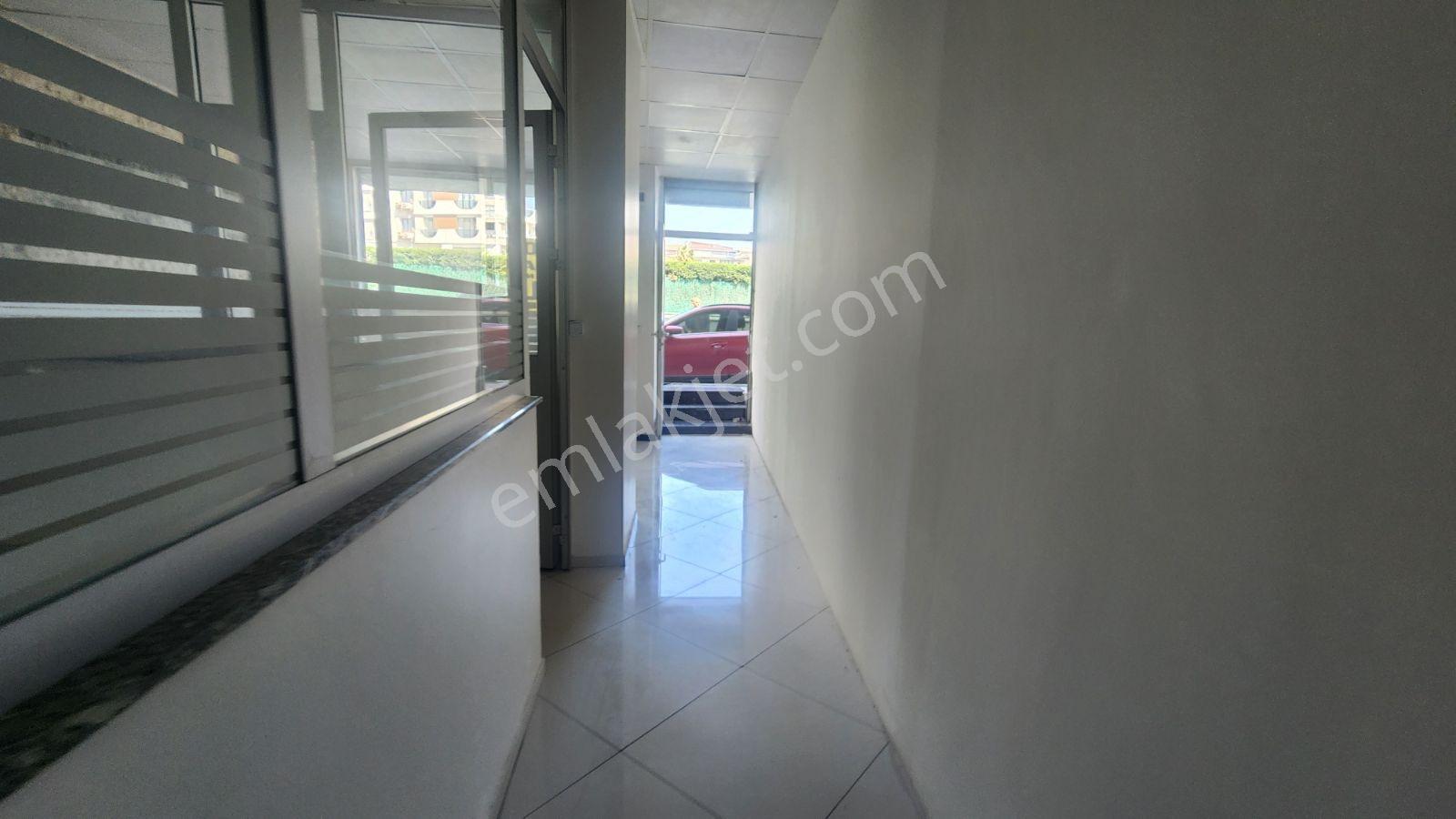 Enes Yeterden Meydana Yakın 70 M2 Giriş Dükkan - Görsel 18