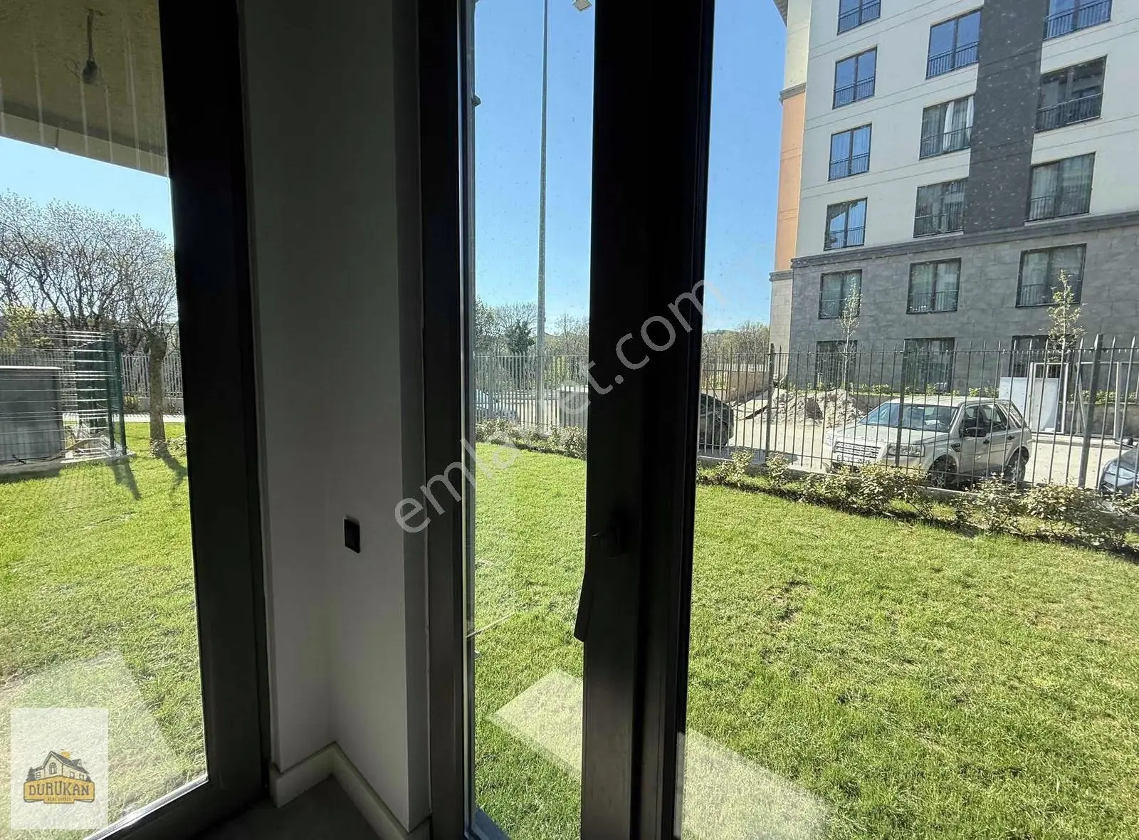 Çınarköy Evleri Geniş Bahçeli Köşe Tip Kiralık 2+1 Kapalı Mutfak - Görsel 4