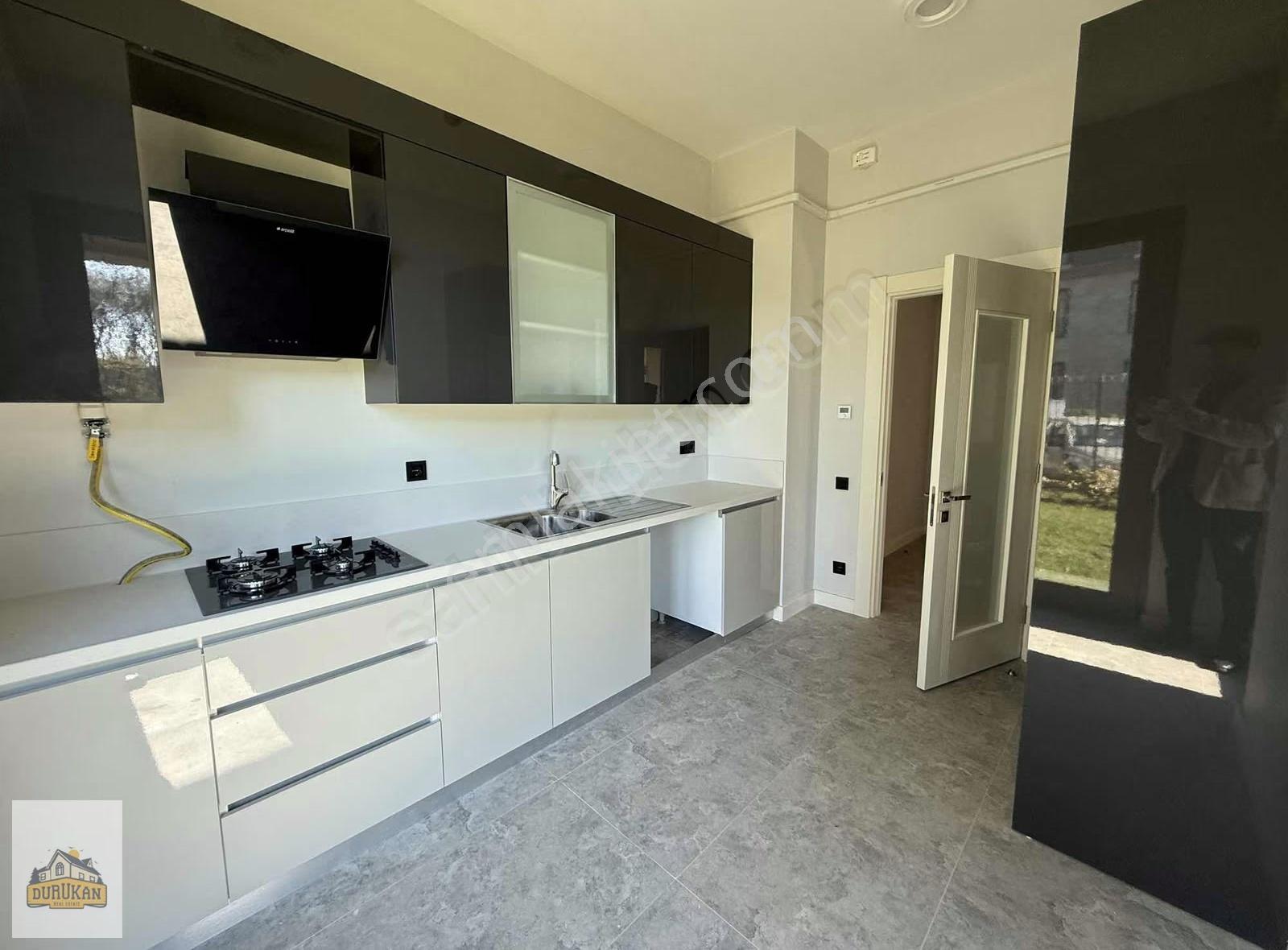 Çınarköy Evleri Geniş Bahçeli Köşe Tip Kiralık 2+1 Kapalı Mutfak - Görsel 12