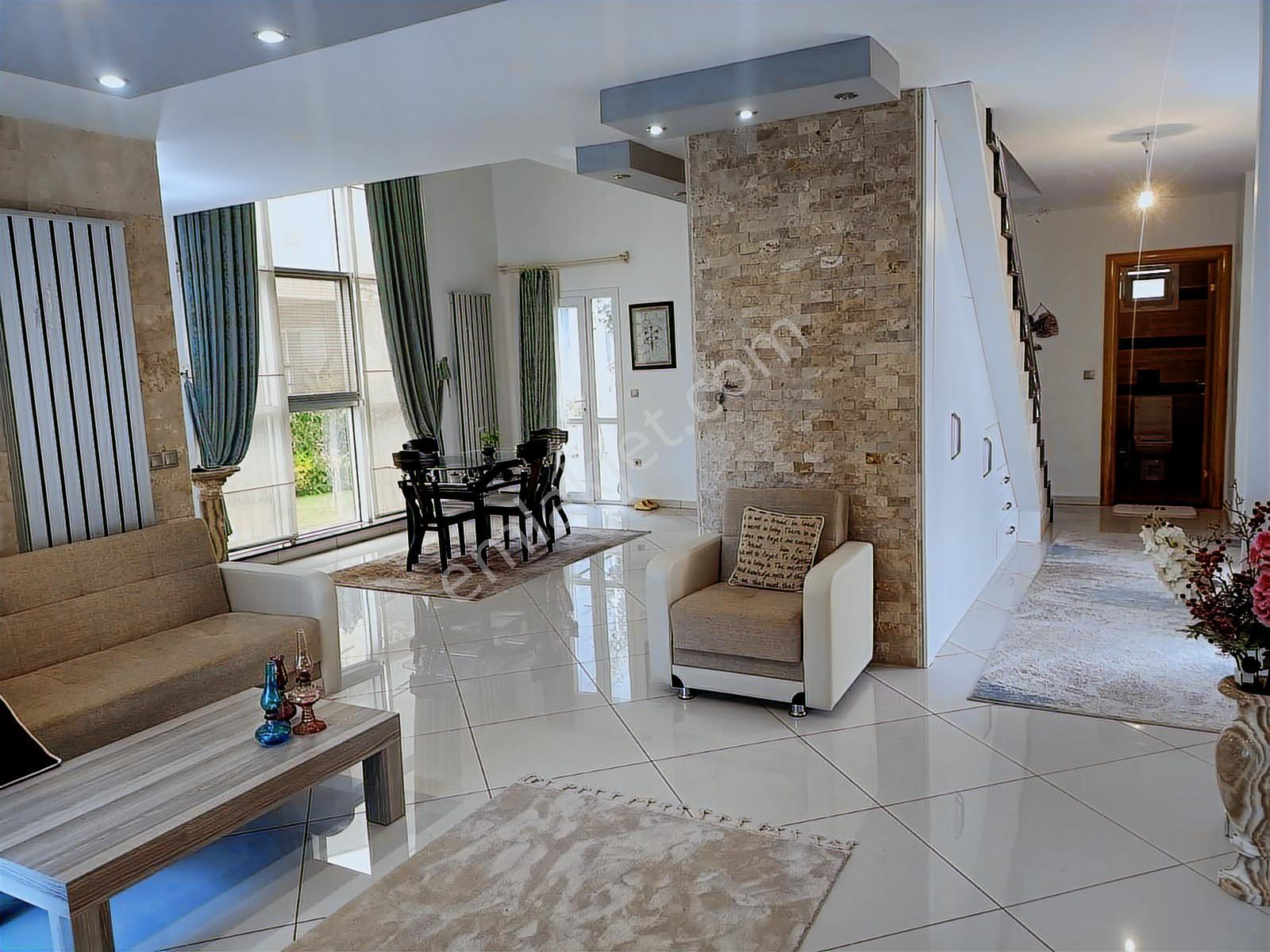 Kuşadası Karaova'da Havuzlu Sitede Müstakil 4+1 Villa - Görsel 10