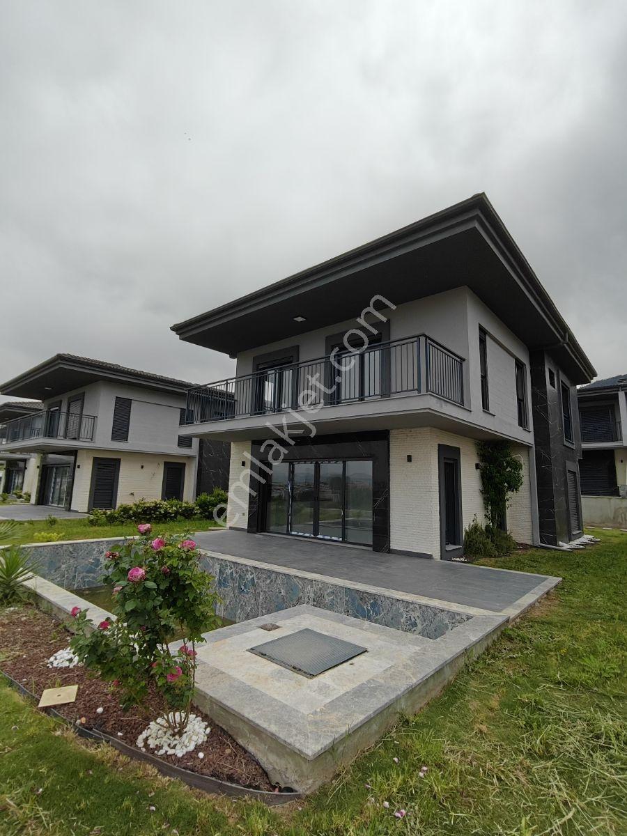 Kuşadası'nda Özel Havuzlu 4+1 Sıfır Lüks Villa - Görsel 7