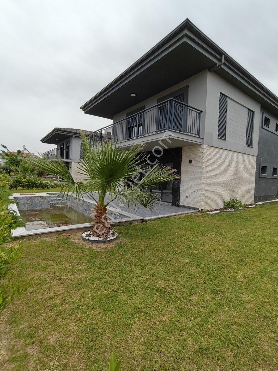 Kuşadası'nda Özel Havuzlu 4+1 Sıfır Lüks Villa - Görsel 6